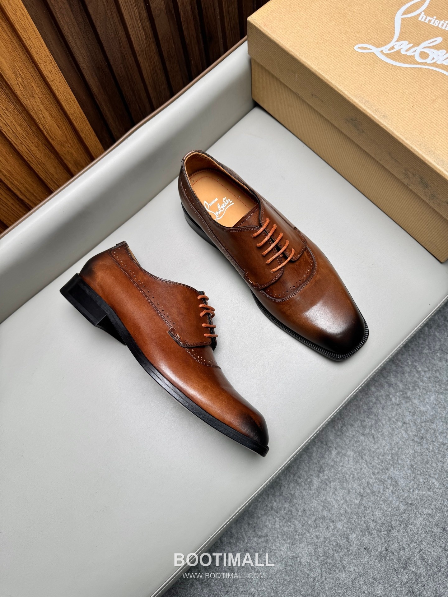 Christian Louboutin Calfskin Leather Loafer Shoes with Red Sole Detail 크리스찬루부탱 카프스킨 레더 로퍼 슈즈 2.5cm 2