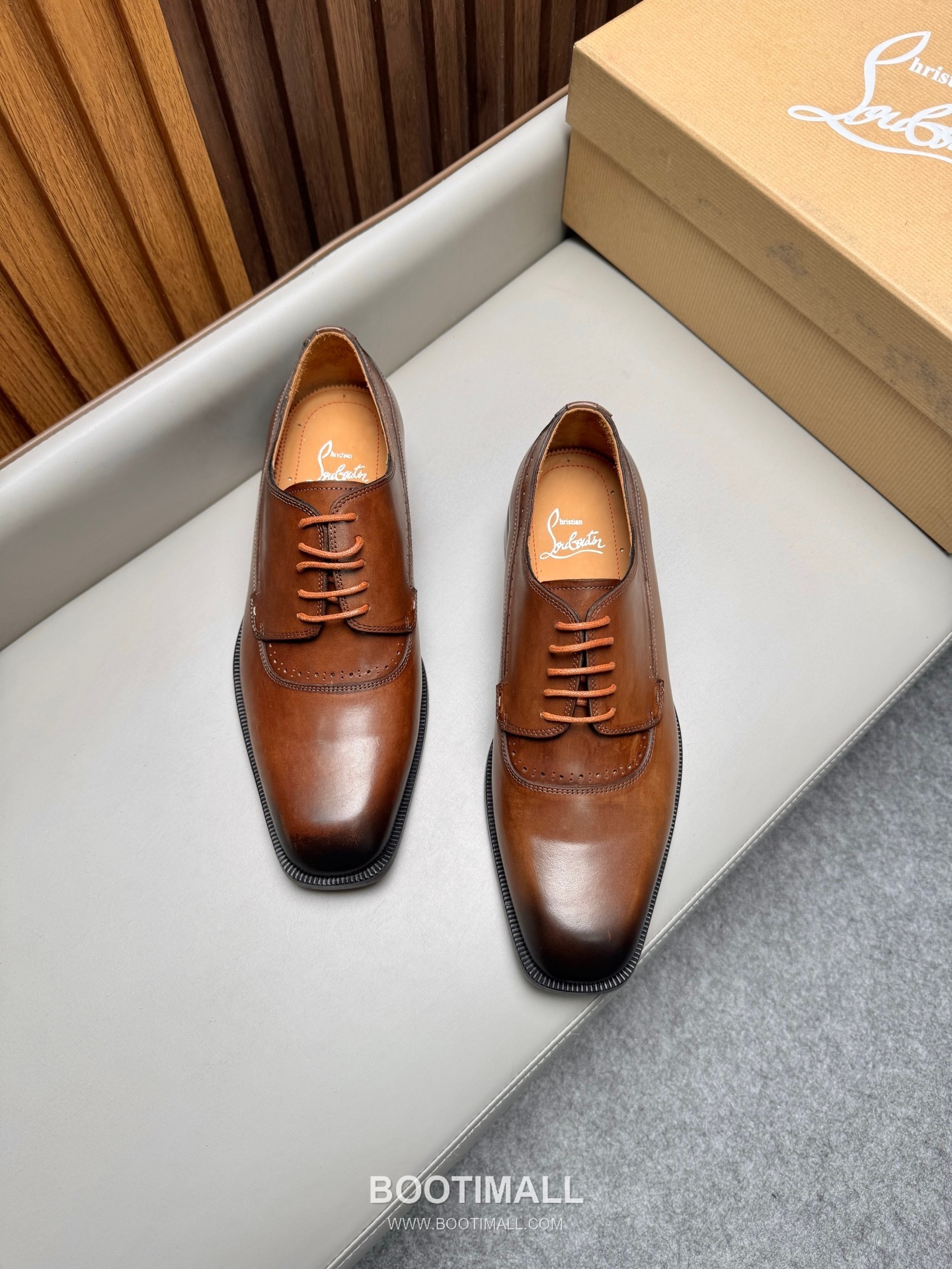 Christian Louboutin Calfskin Leather Loafer Shoes with Red Sole Detail 크리스찬루부탱 카프스킨 레더 로퍼 슈즈 2.5cm 4