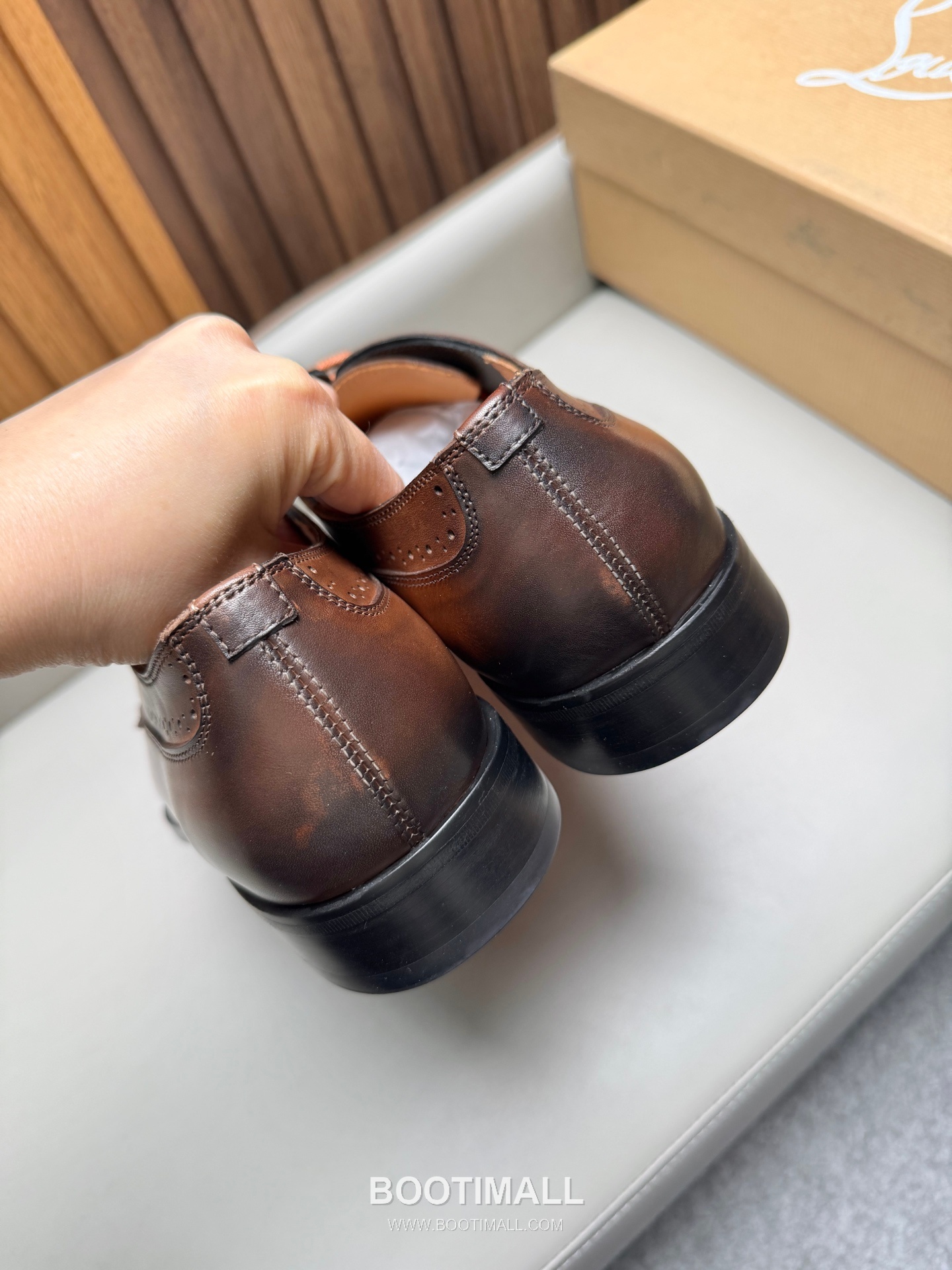 Christian Louboutin Calfskin Leather Loafer Shoes with Red Sole Detail 크리스찬루부탱 카프스킨 레더 로퍼 슈즈 2.5cm 5