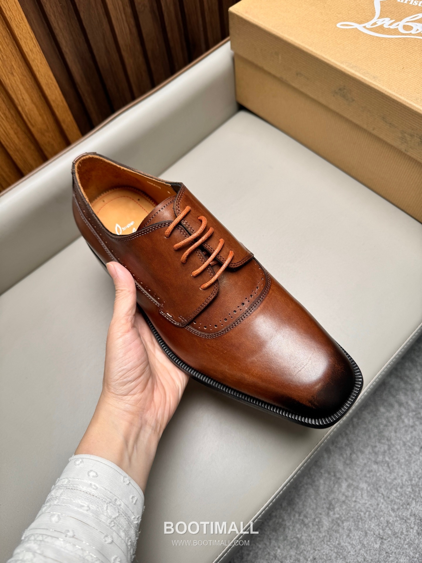 Christian Louboutin Calfskin Leather Loafer Shoes with Red Sole Detail 크리스찬루부탱 카프스킨 레더 로퍼 슈즈 2.5cm 7