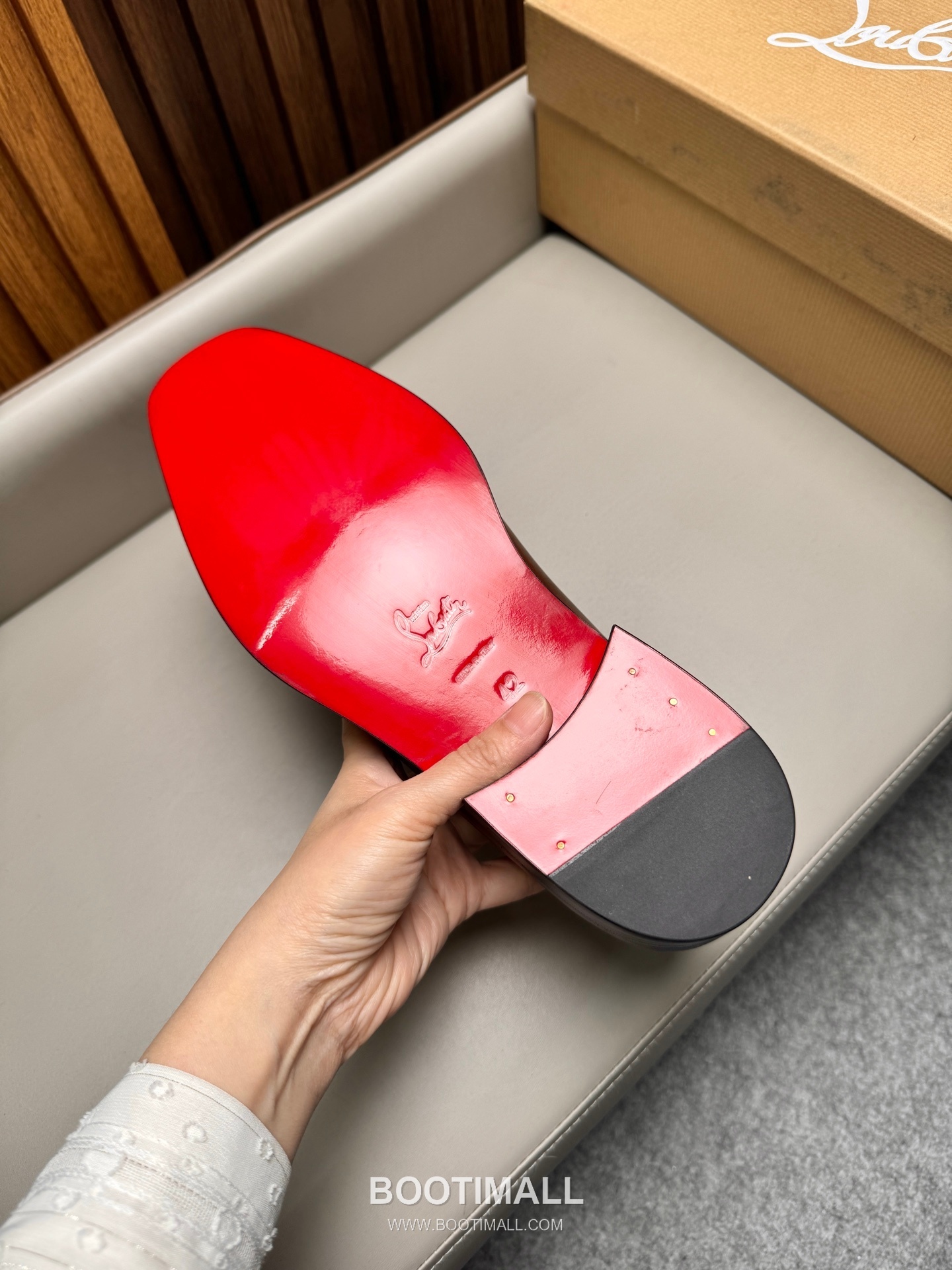 Christian Louboutin Calfskin Leather Loafer Shoes with Red Sole Detail 크리스찬루부탱 카프스킨 레더 로퍼 슈즈 2.5cm 9