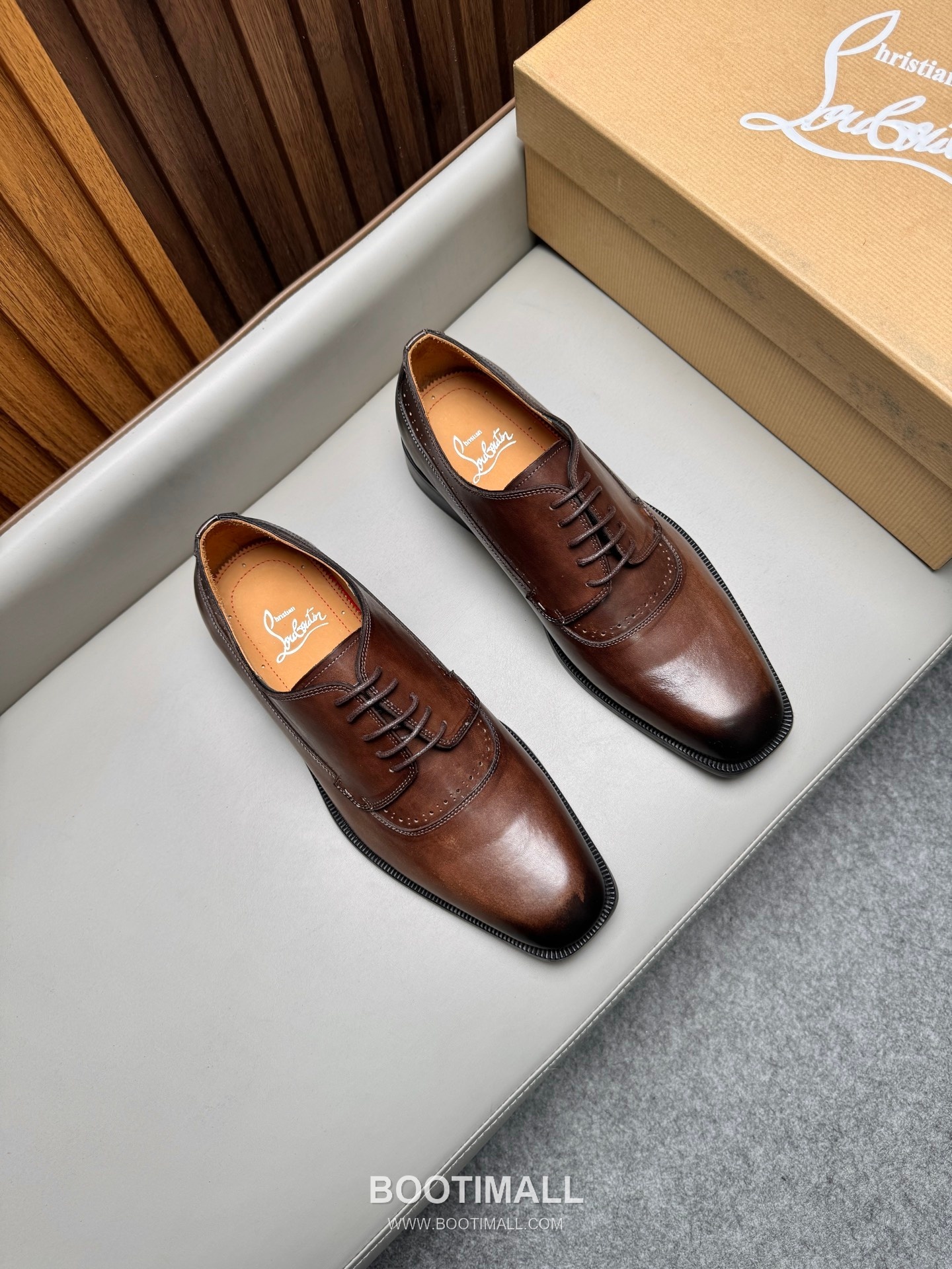 Christian Louboutin Calfskin Leather Loafer Shoes with Red Sole Detail 크리스찬루부탱 카프스킨 레더 로퍼 슈즈 2.5cm 1