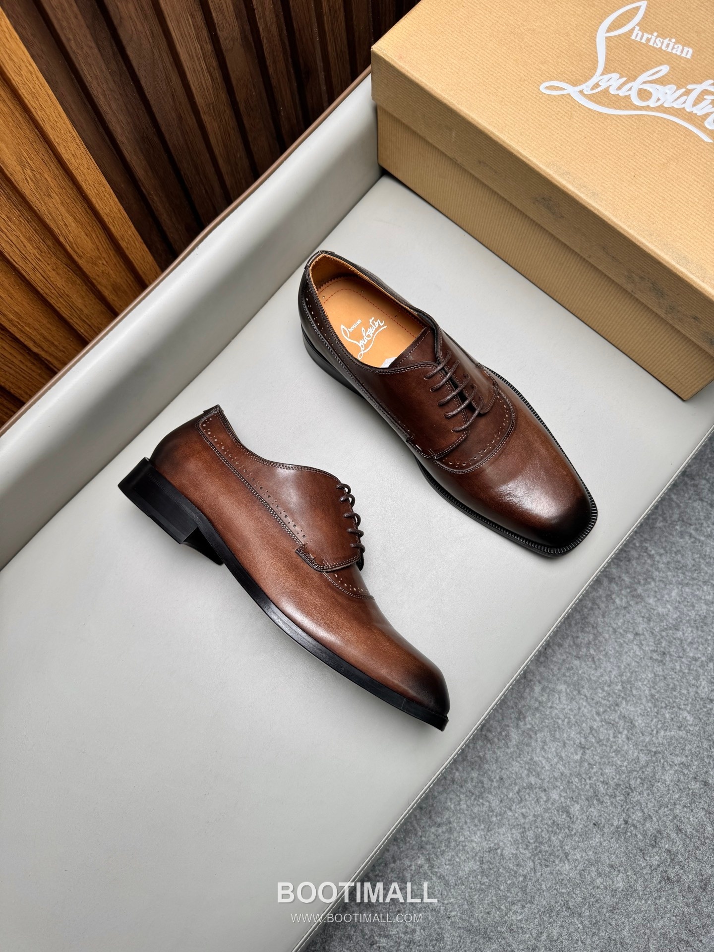 Christian Louboutin Calfskin Leather Loafer Shoes with Red Sole Detail 크리스찬루부탱 카프스킨 레더 로퍼 슈즈 2.5cm 2