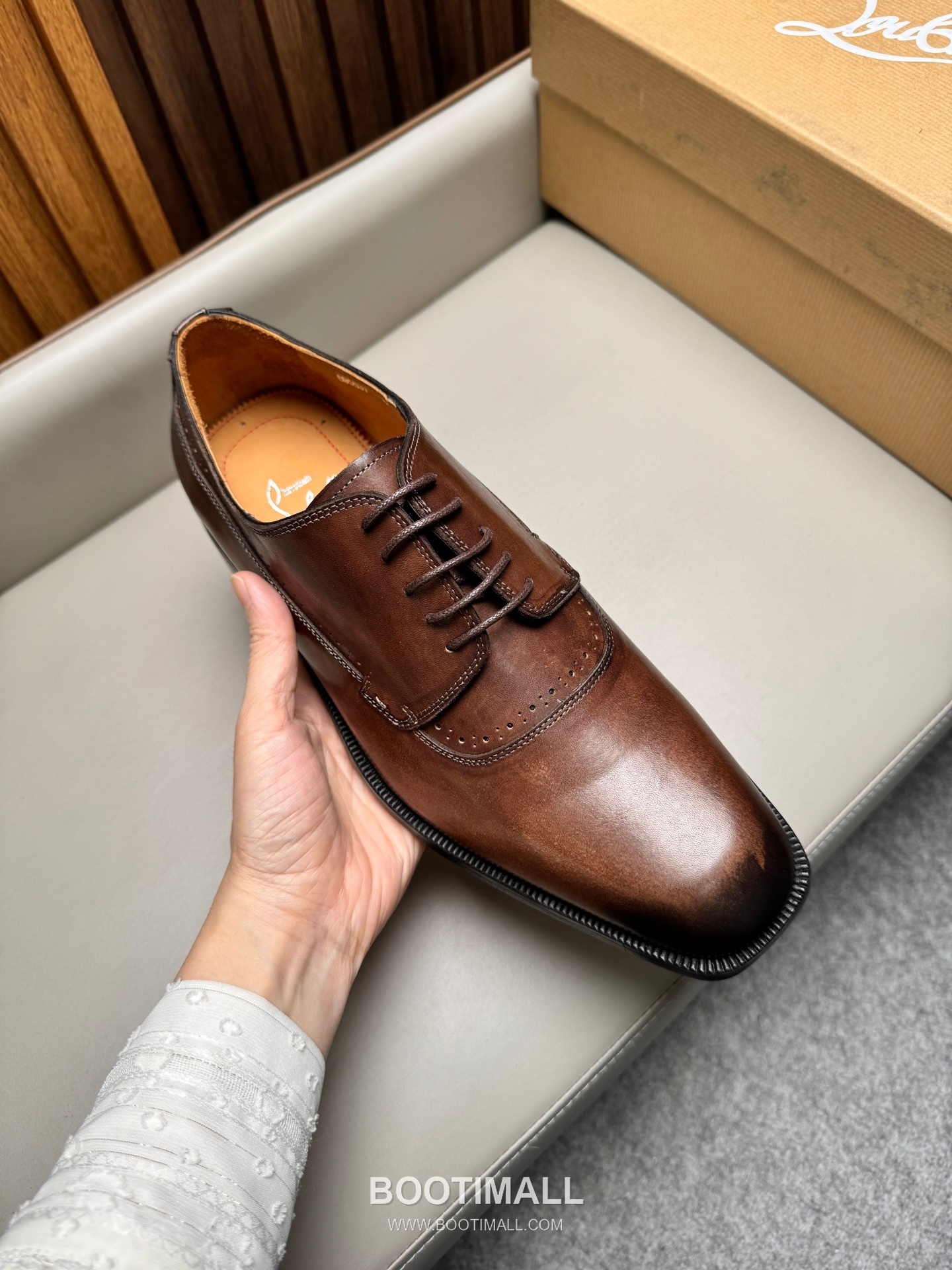 Christian Louboutin Calfskin Leather Loafer Shoes with Red Sole Detail 크리스찬루부탱 카프스킨 레더 로퍼 슈즈 2.5cm 7