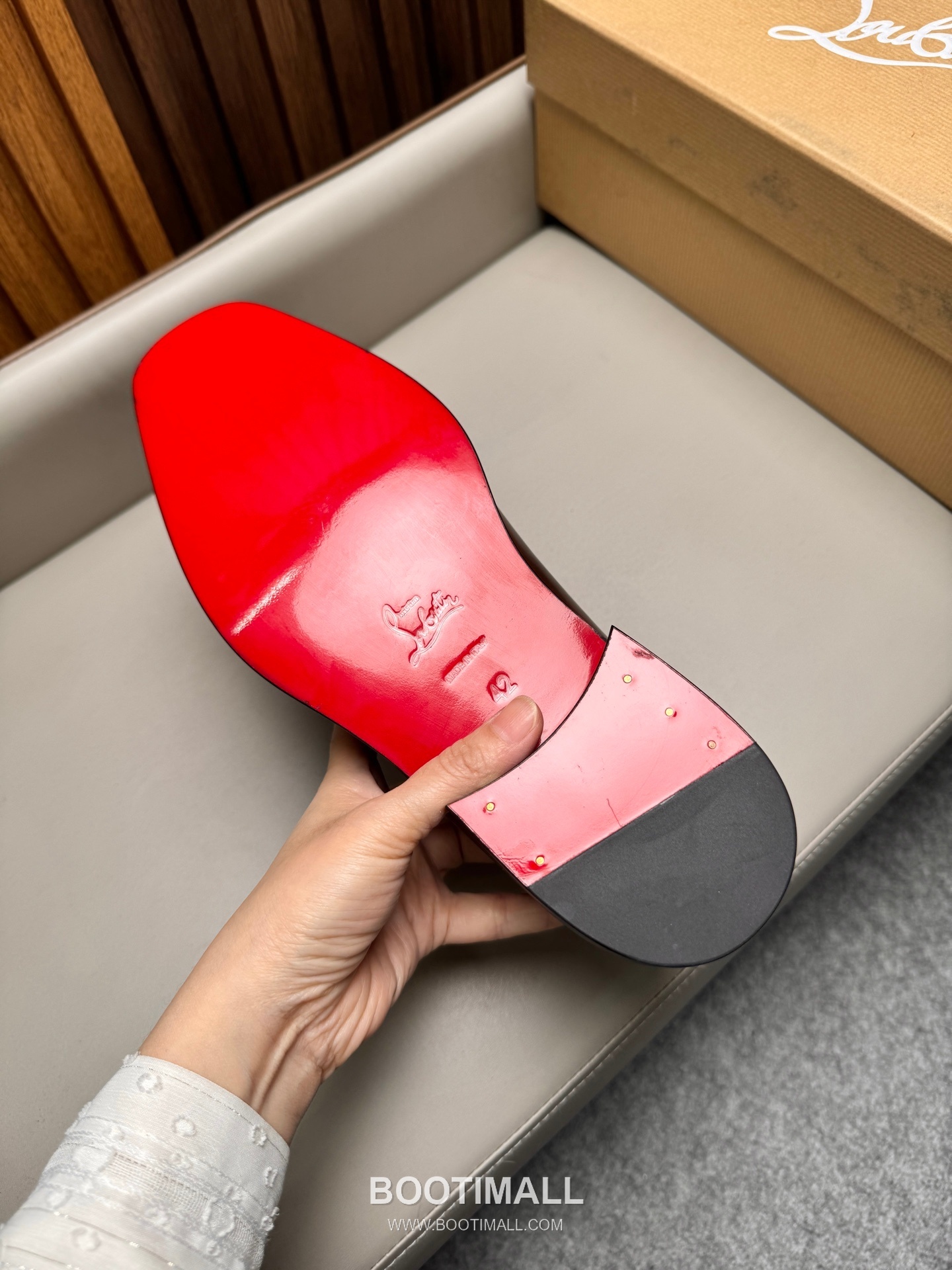 Christian Louboutin Calfskin Leather Loafer Shoes with Red Sole Detail 크리스찬루부탱 카프스킨 레더 로퍼 슈즈 2.5cm 9