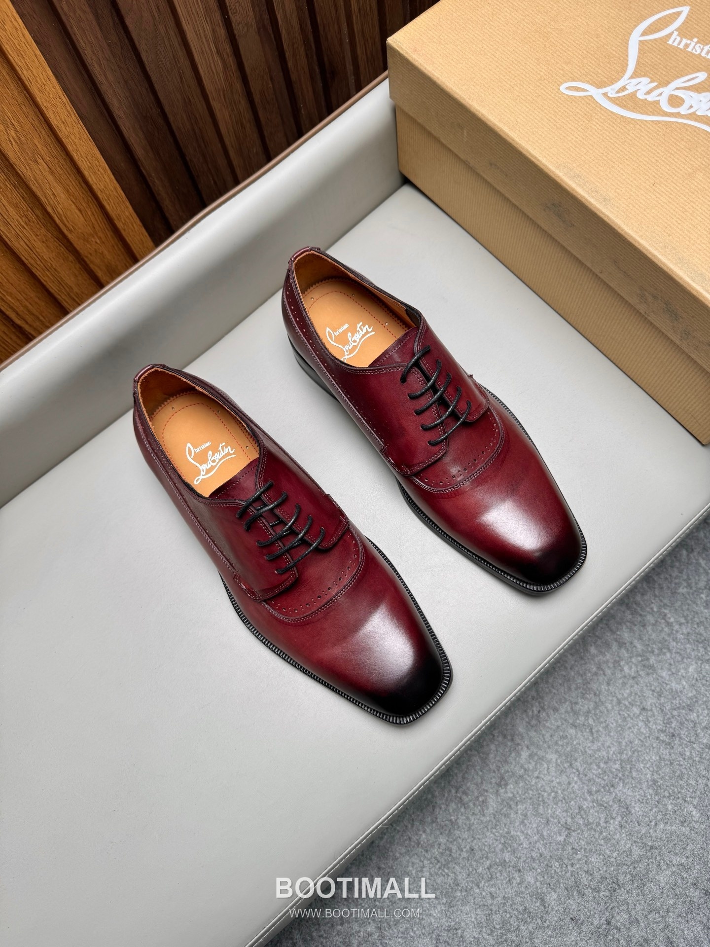 Christian Louboutin Calfskin Leather Loafer Shoes with Red Sole Detail 크리스찬루부탱 카프스킨 레더 로퍼 슈즈 2.5cm 1