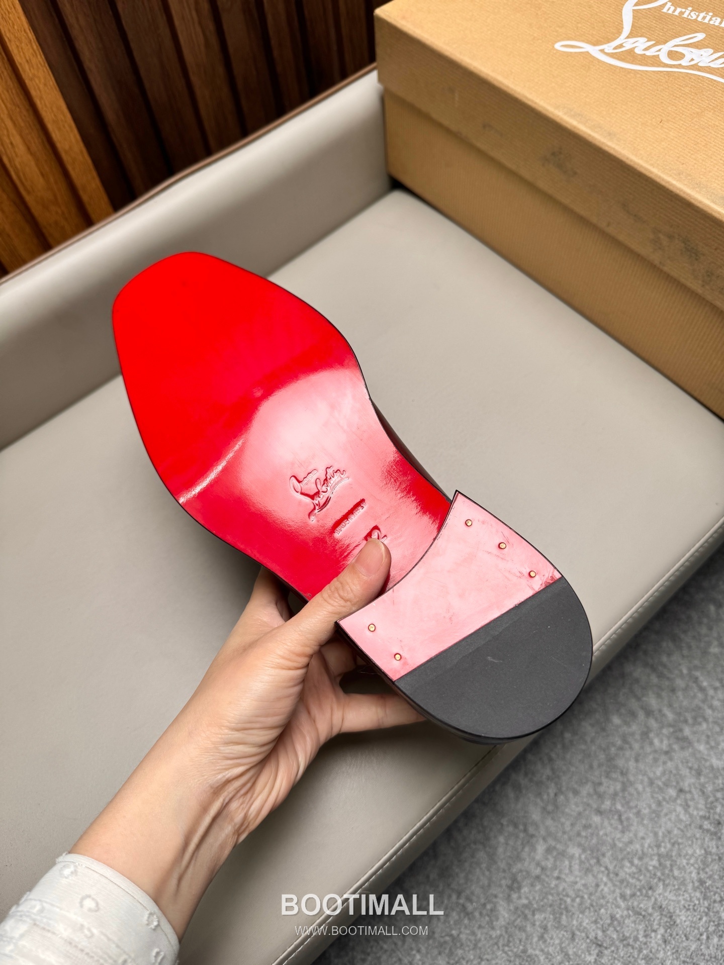 Christian Louboutin Calfskin Leather Loafer Shoes with Red Sole Detail 크리스찬루부탱 카프스킨 레더 로퍼 슈즈 2.5cm 9