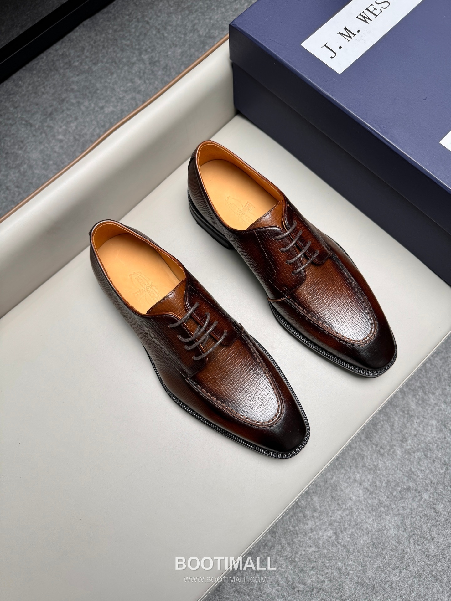 J.M.Weston Classic Calfskin Leather Lace-Up Dress Shoes with Lightweight Sole Detail 제이엠웨스턴 클래식 카프스킨 레더 레이스업 드레스 슈즈 2.5cm 1