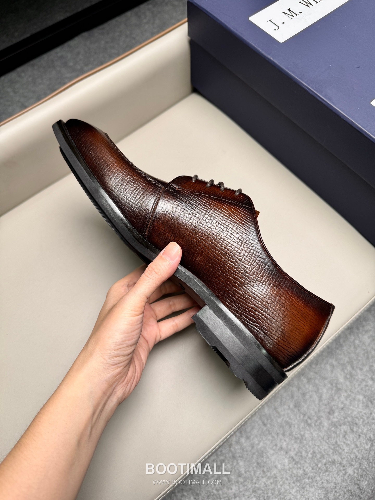 J.M.Weston Classic Calfskin Leather Lace-Up Dress Shoes with Lightweight Sole Detail 제이엠웨스턴 클래식 카프스킨 레더 레이스업 드레스 슈즈 2.5cm 8