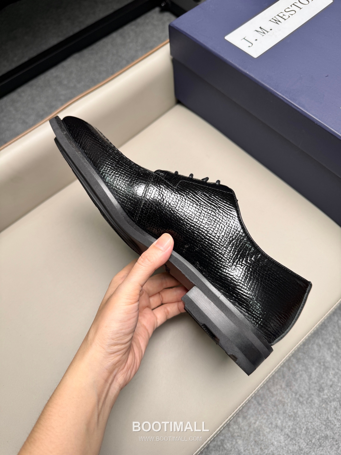 J.M.Weston Classic Calfskin Leather Lace-Up Dress Shoes with Lightweight Sole Detail 제이엠웨스턴 클래식 카프스킨 레더 레이스업 드레스 슈즈 2.5cm 8