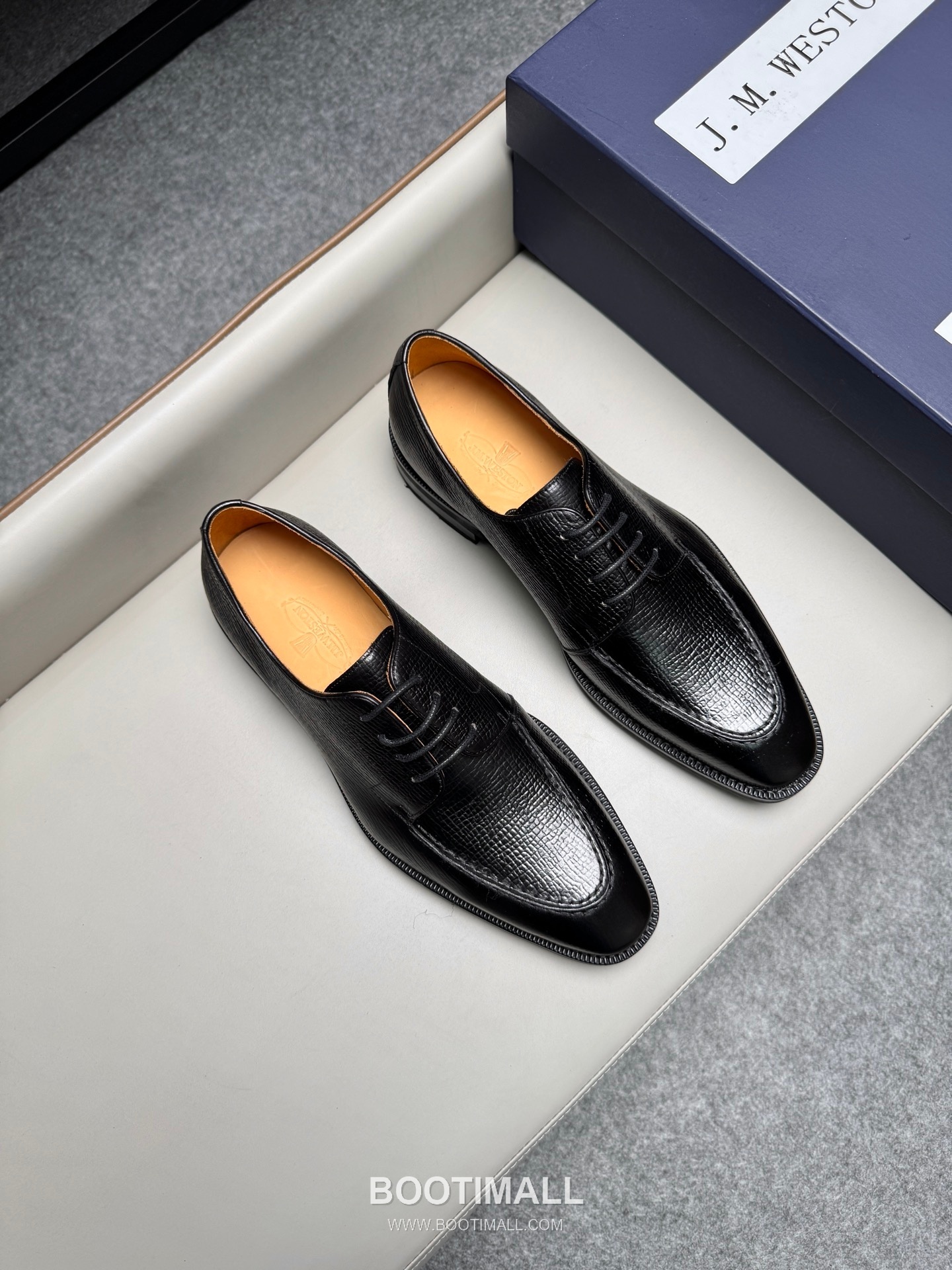 J.M.Weston Classic Calfskin Leather Lace-Up Dress Shoes with Lightweight Sole Detail 제이엠웨스턴 클래식 카프스킨 레더 레이스업 드레스 슈즈 2.5cm 1