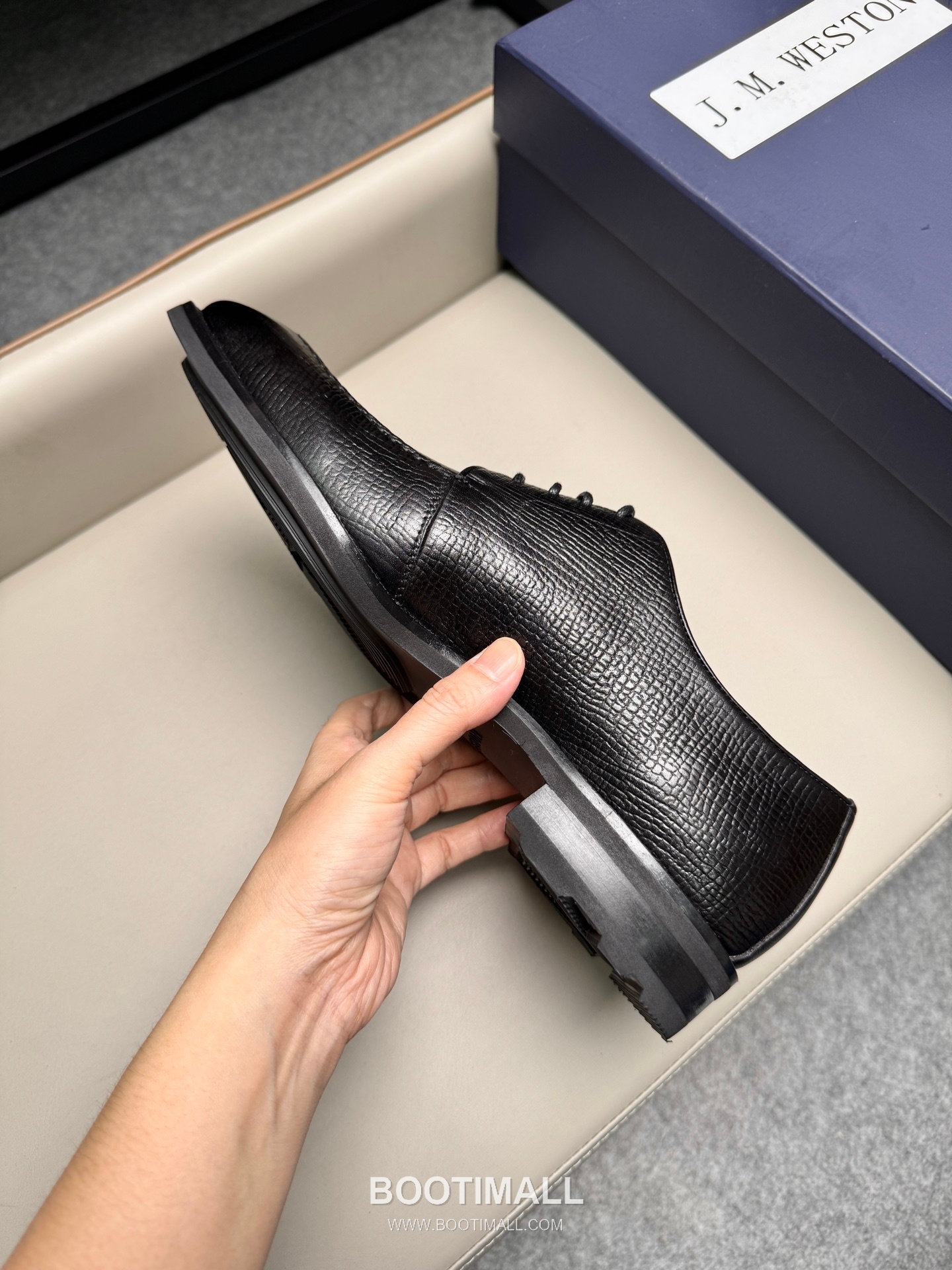J.M.Weston Classic Calfskin Leather Lace-Up Dress Shoes with Lightweight Sole Detail 제이엠웨스턴 클래식 카프스킨 레더 레이스업 드레스 슈즈 2.5cm 8