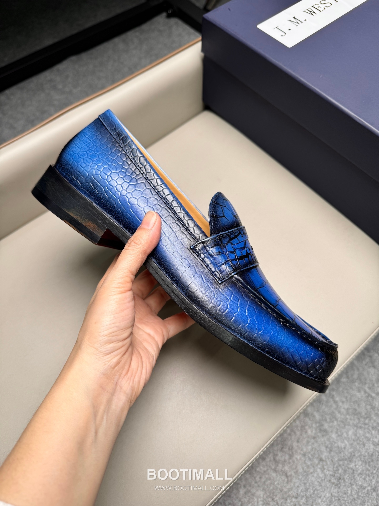 J.M.Weston Classic Embossed Calfskin Leather Lace-Up Dress Shoes with Leather Sole Detail 제이엠웨스턴 클래식 엠보싱 카프스킨 레더 레이스업 드레스 슈즈 2.5cm 6