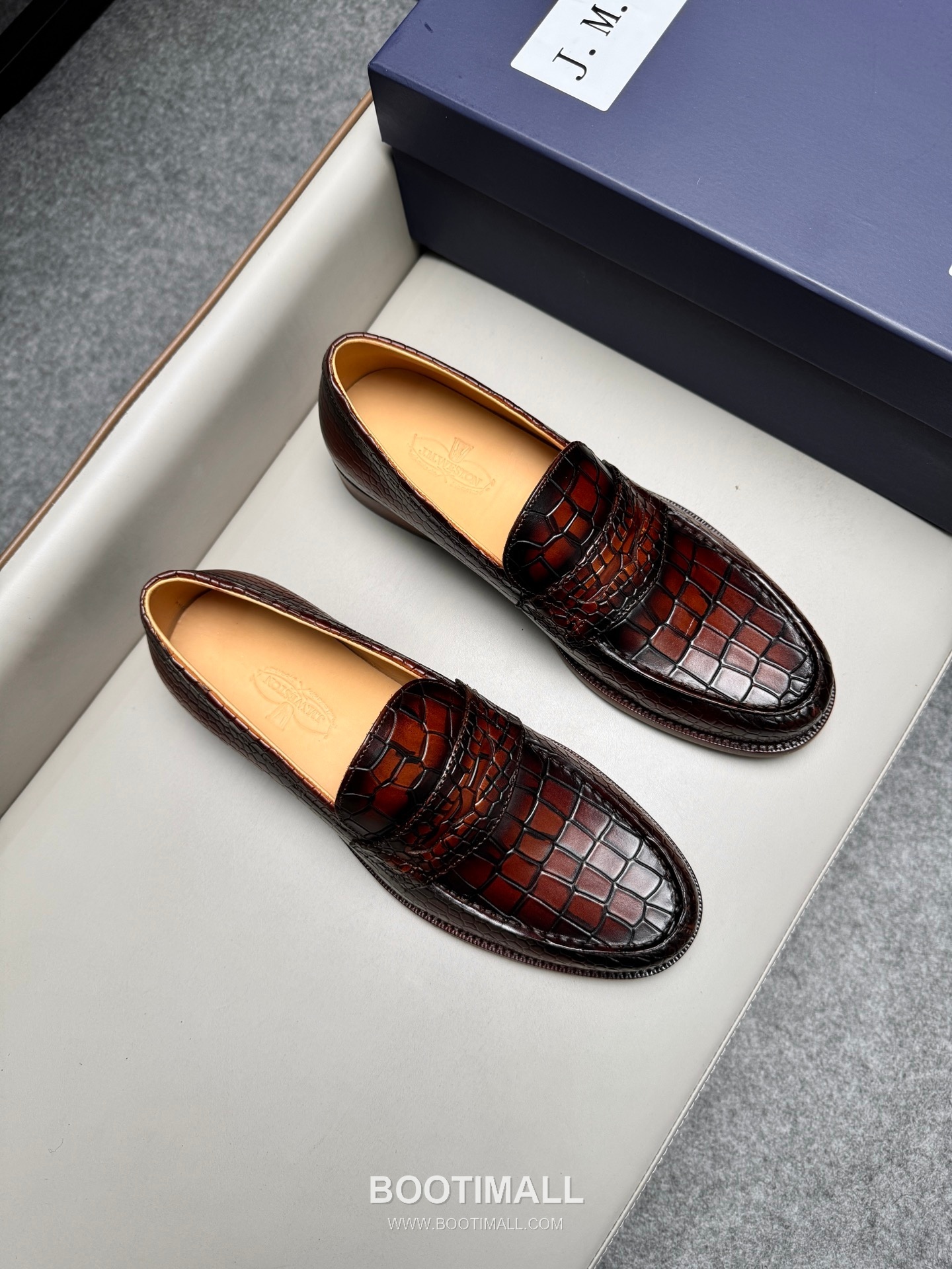 J.M.Weston Classic Embossed Calfskin Leather Lace-Up Dress Shoes with Leather Sole Detail 제이엠웨스턴 클래식 엠보싱 카프스킨 레더 레이스업 드레스 슈즈 2.5cm 1