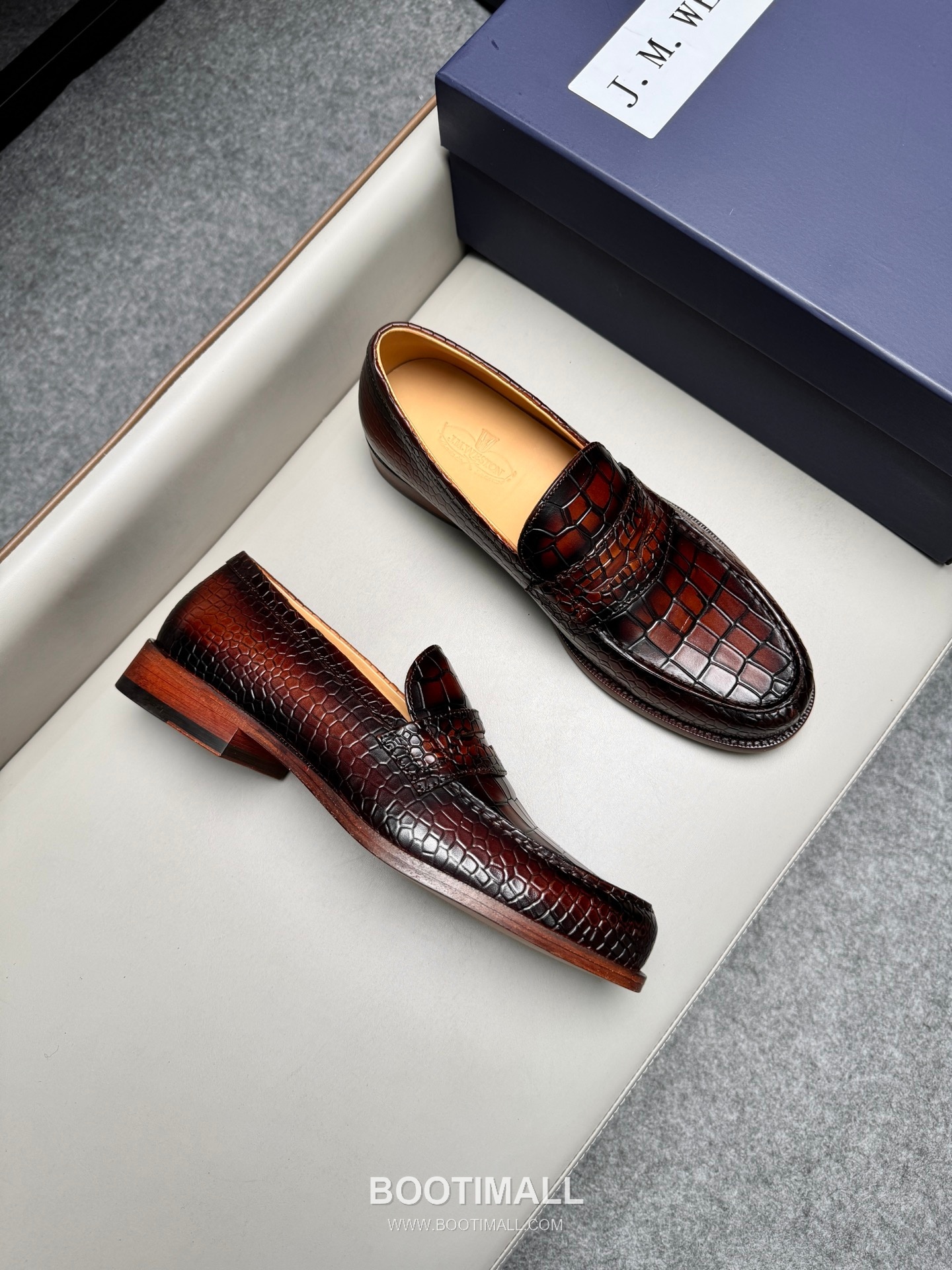 J.M.Weston Classic Embossed Calfskin Leather Lace-Up Dress Shoes with Leather Sole Detail 제이엠웨스턴 클래식 엠보싱 카프스킨 레더 레이스업 드레스 슈즈 2.5cm 2