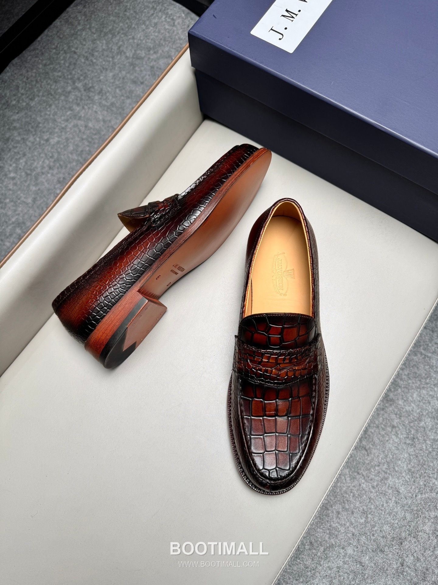J.M.Weston Classic Embossed Calfskin Leather Lace-Up Dress Shoes with Leather Sole Detail 제이엠웨스턴 클래식 엠보싱 카프스킨 레더 레이스업 드레스 슈즈 2.5cm 3