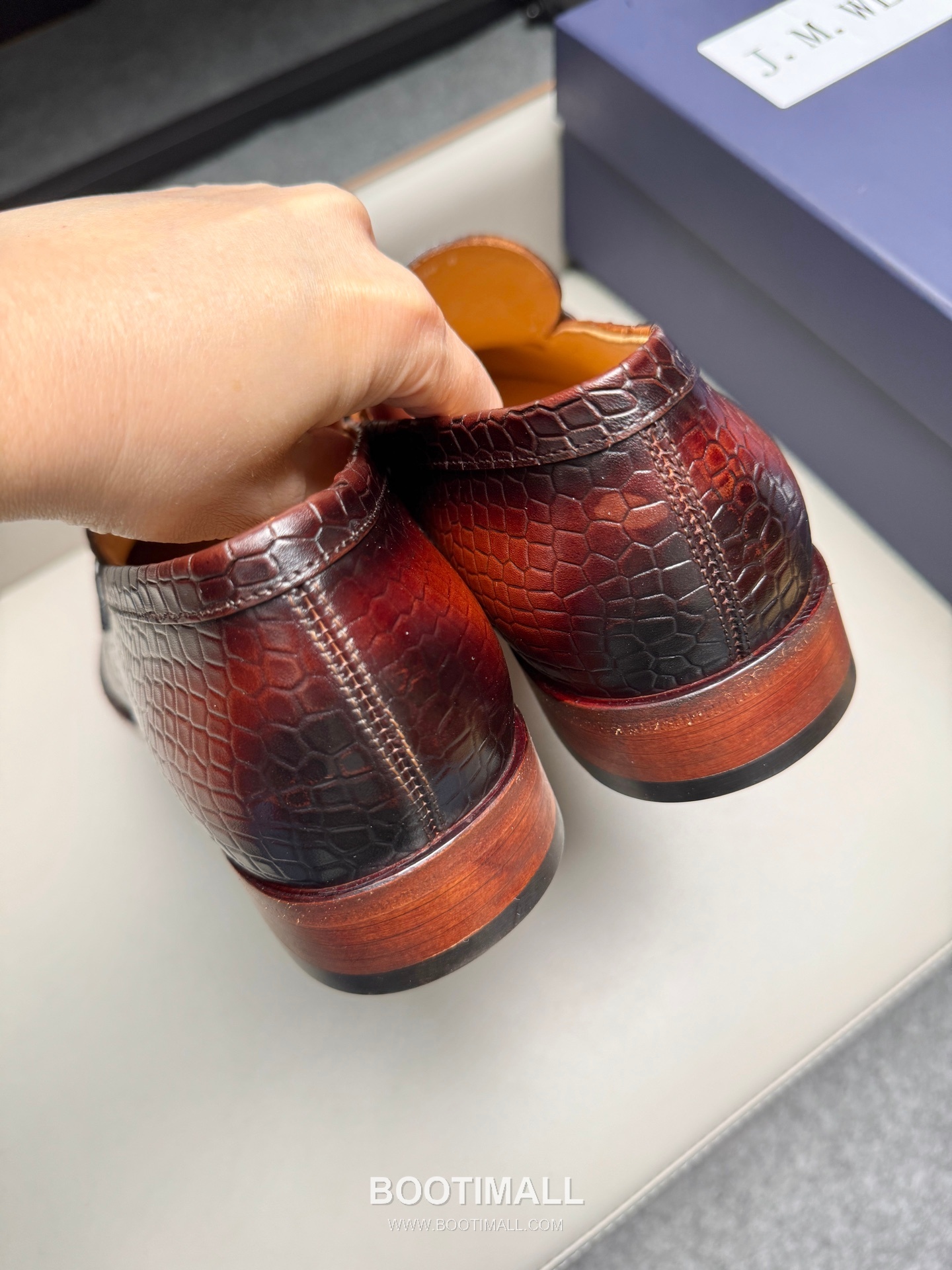 J.M.Weston Classic Embossed Calfskin Leather Lace-Up Dress Shoes with Leather Sole Detail 제이엠웨스턴 클래식 엠보싱 카프스킨 레더 레이스업 드레스 슈즈 2.5cm 5