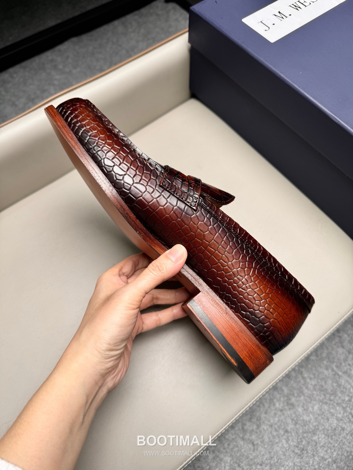 J.M.Weston Classic Embossed Calfskin Leather Lace-Up Dress Shoes with Leather Sole Detail 제이엠웨스턴 클래식 엠보싱 카프스킨 레더 레이스업 드레스 슈즈 2.5cm 8