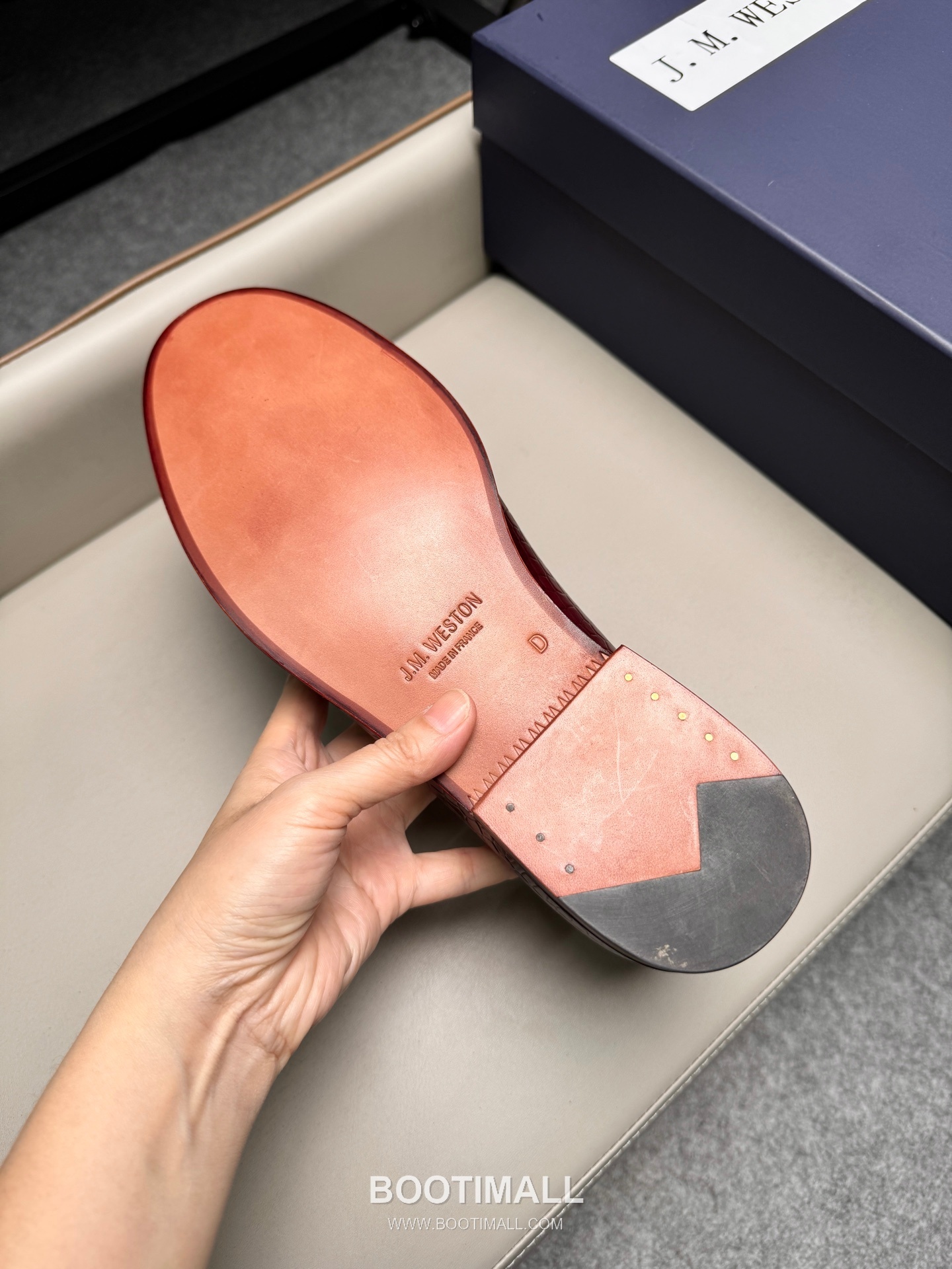 J.M.Weston Classic Embossed Calfskin Leather Lace-Up Dress Shoes with Leather Sole Detail 제이엠웨스턴 클래식 엠보싱 카프스킨 레더 레이스업 드레스 슈즈 2.5cm 9