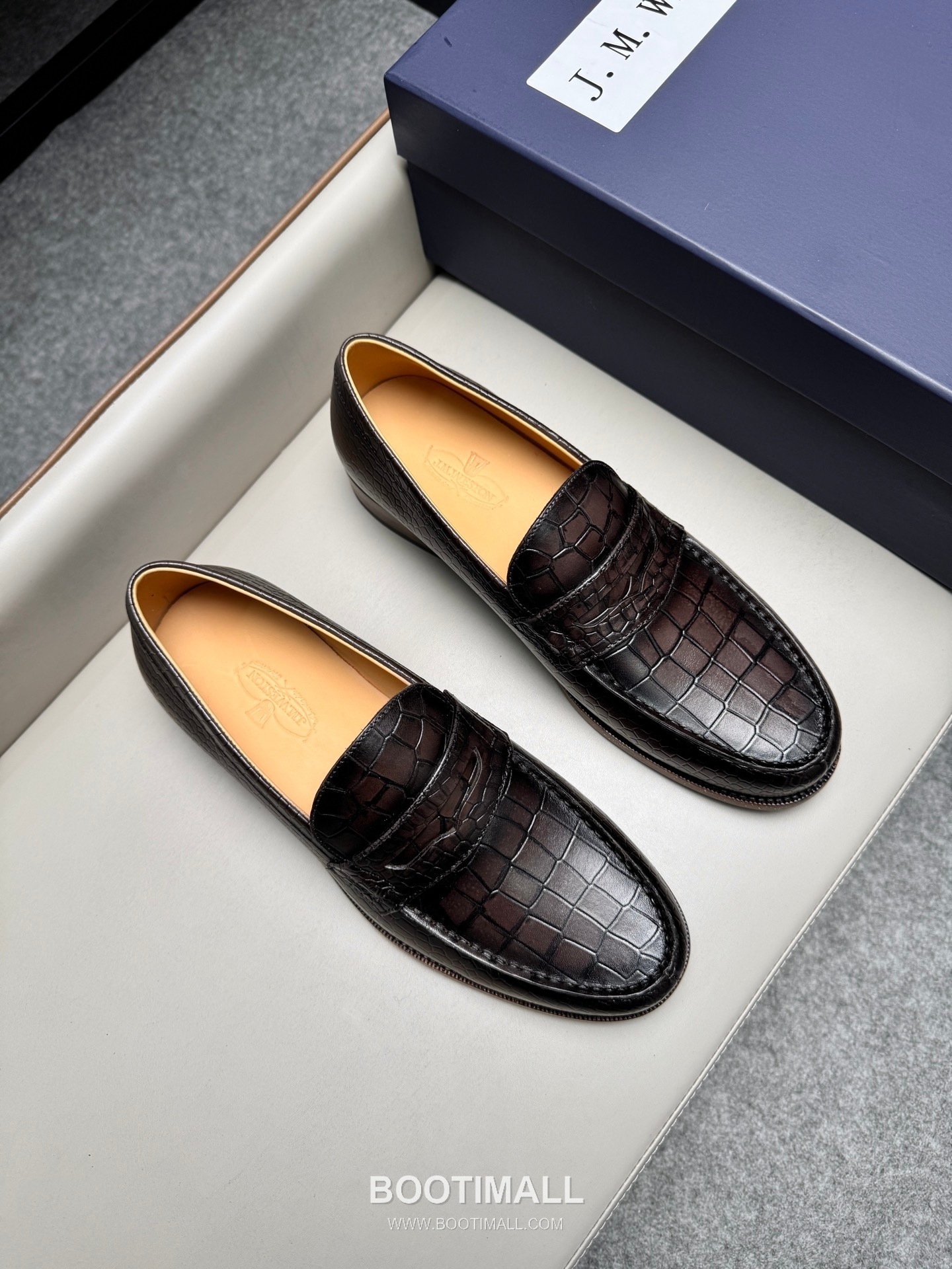 J.M.Weston Classic Embossed Calfskin Leather Lace-Up Dress Shoes with Leather Sole Detail 제이엠웨스턴 클래식 엠보싱 카프스킨 레더 레이스업 드레스 슈즈 2.5cm 1