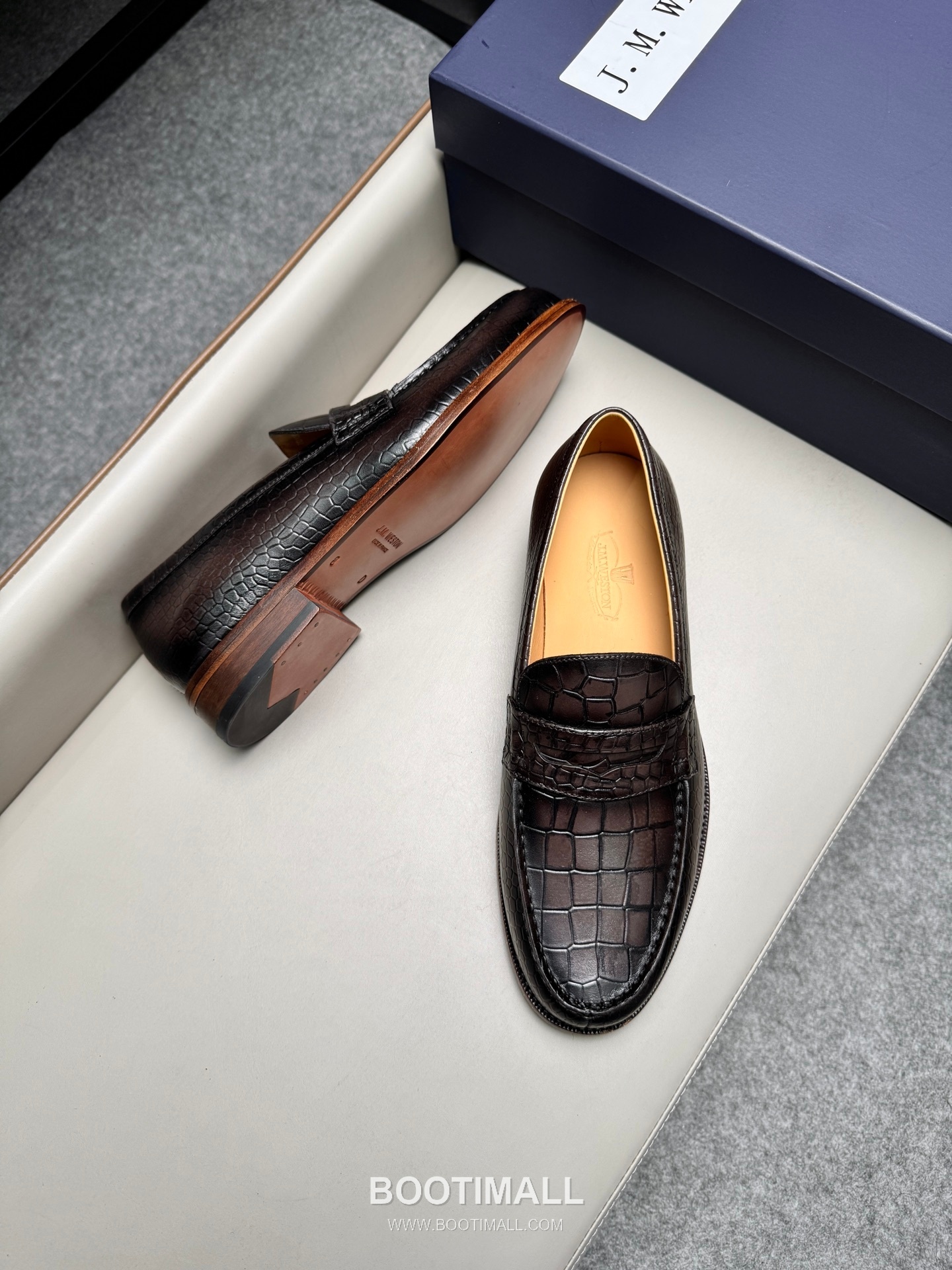 J.M.Weston Classic Embossed Calfskin Leather Lace-Up Dress Shoes with Leather Sole Detail 제이엠웨스턴 클래식 엠보싱 카프스킨 레더 레이스업 드레스 슈즈 2.5cm 3