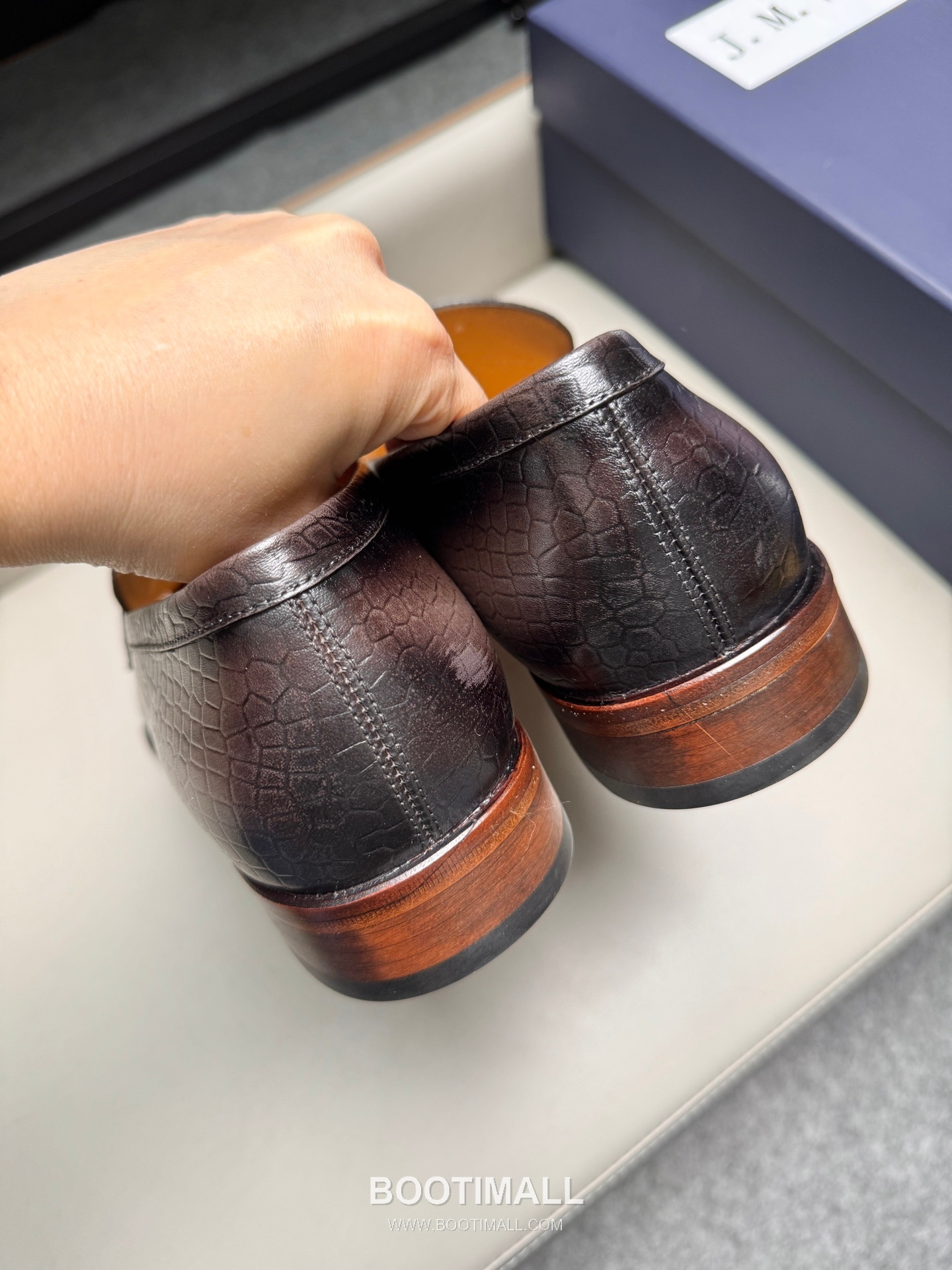 J.M.Weston Classic Embossed Calfskin Leather Lace-Up Dress Shoes with Leather Sole Detail 제이엠웨스턴 클래식 엠보싱 카프스킨 레더 레이스업 드레스 슈즈 2.5cm 5