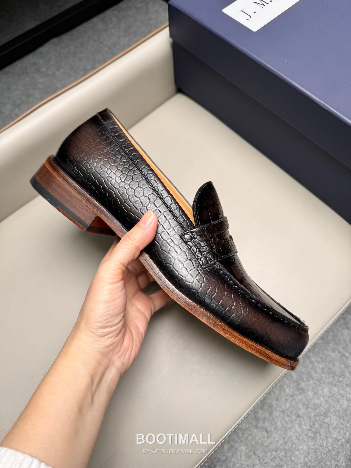 J.M.Weston Classic Embossed Calfskin Leather Lace-Up Dress Shoes with Leather Sole Detail 제이엠웨스턴 클래식 엠보싱 카프스킨 레더 레이스업 드레스 슈즈 2.5cm 6