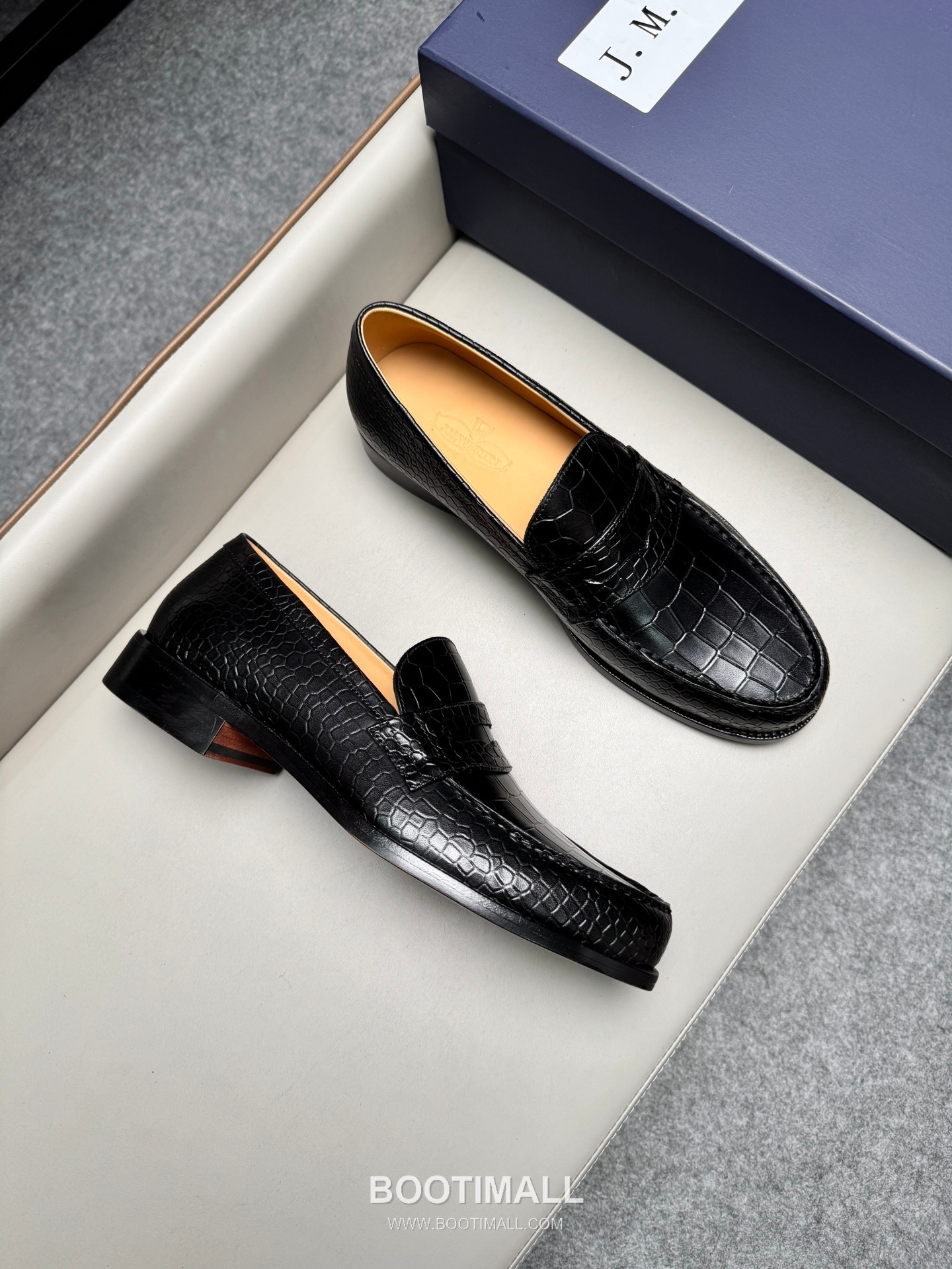 J.M.Weston Classic Embossed Calfskin Leather Lace-Up Dress Shoes with Leather Sole Detail 제이엠웨스턴 클래식 엠보싱 카프스킨 레더 레이스업 드레스 슈즈 2.5cm 2