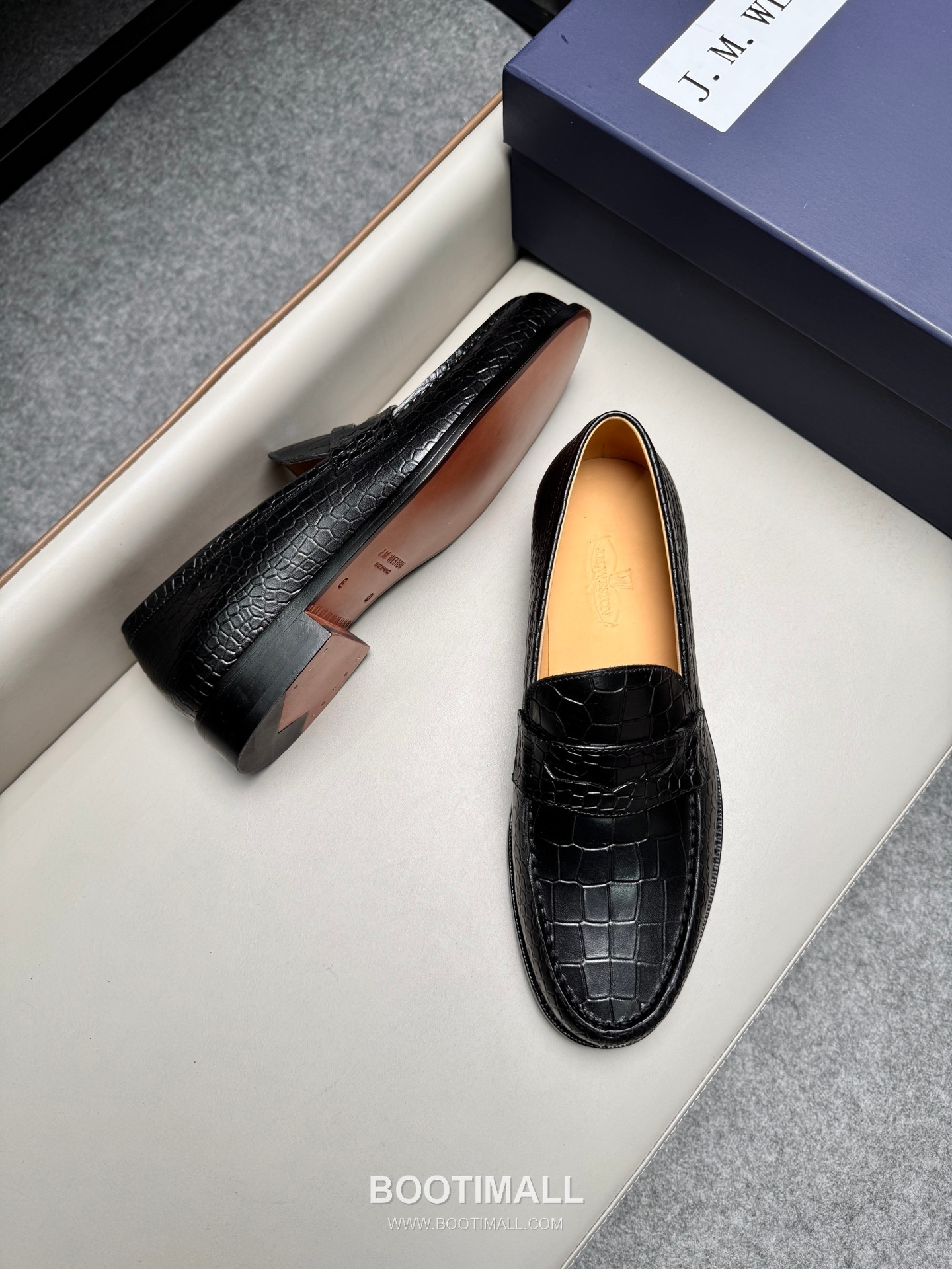 J.M.Weston Classic Embossed Calfskin Leather Lace-Up Dress Shoes with Leather Sole Detail 제이엠웨스턴 클래식 엠보싱 카프스킨 레더 레이스업 드레스 슈즈 2.5cm 3