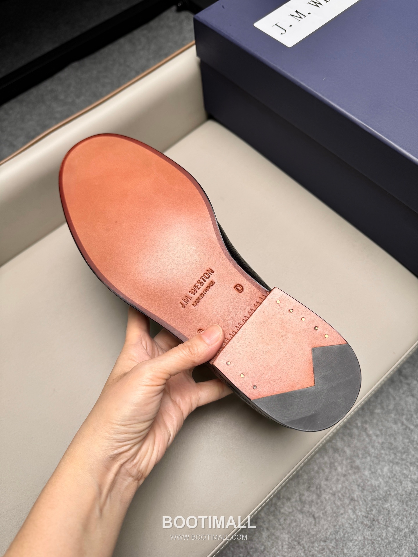 J.M.Weston Classic Embossed Calfskin Leather Lace-Up Dress Shoes with Leather Sole Detail 제이엠웨스턴 클래식 엠보싱 카프스킨 레더 레이스업 드레스 슈즈 2.5cm 9