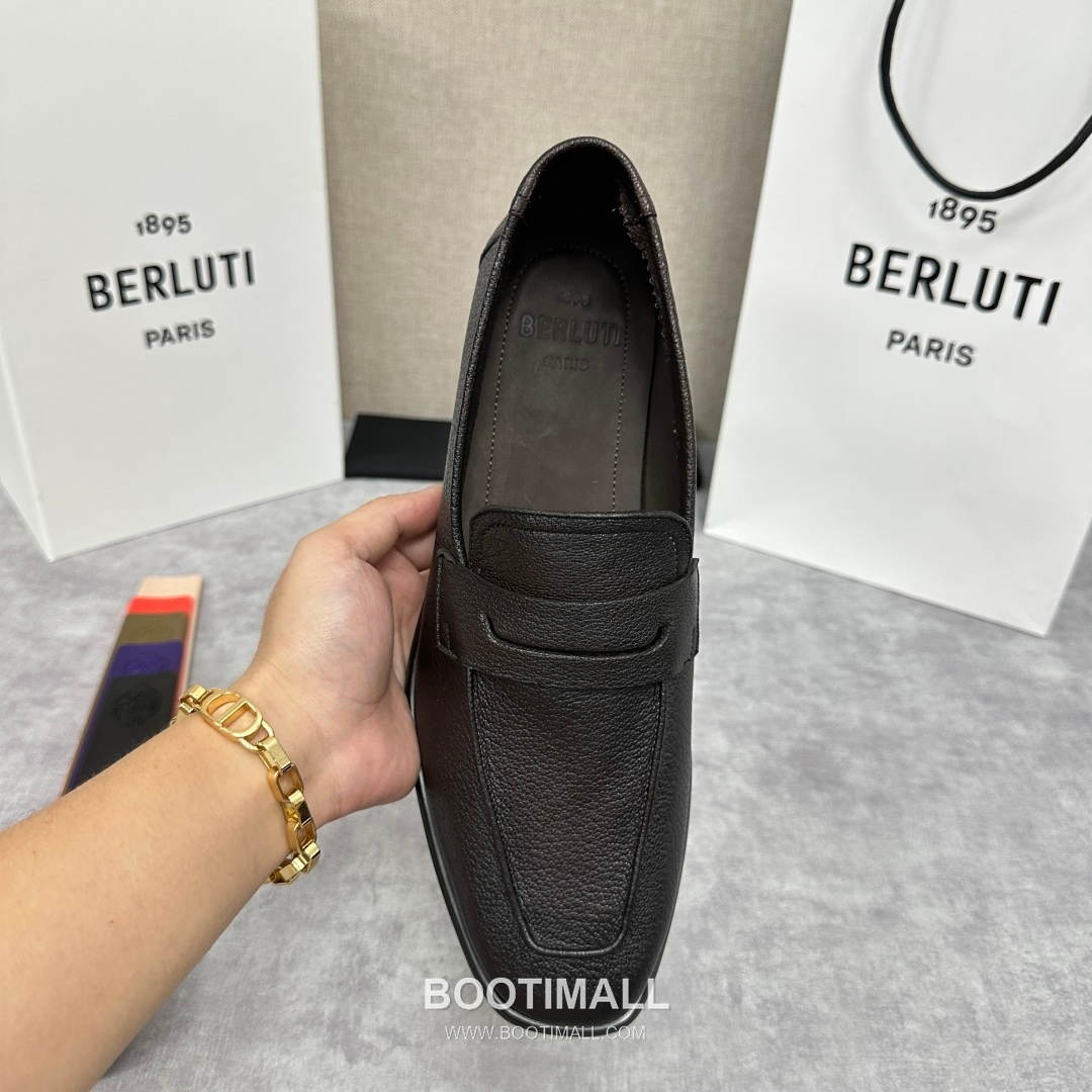 Berluti Lorenzo Goatskin Leather Loafer Shoes with Scritto Rubber Sole Detail 벨루티 로렌조 고트스킨 레더 로퍼 슈즈 2.5cm 5