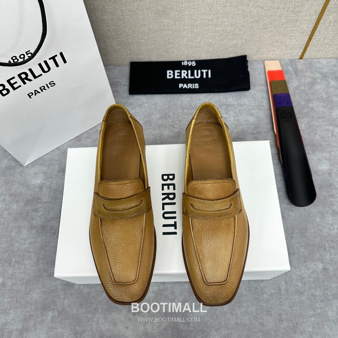 Berluti Lorenzo Goatskin Leather Loafer Shoes with Scritto Rubber Sole Detail 벨루티 로렌조 고트스킨 레더 로퍼 슈즈 2.5cm 1