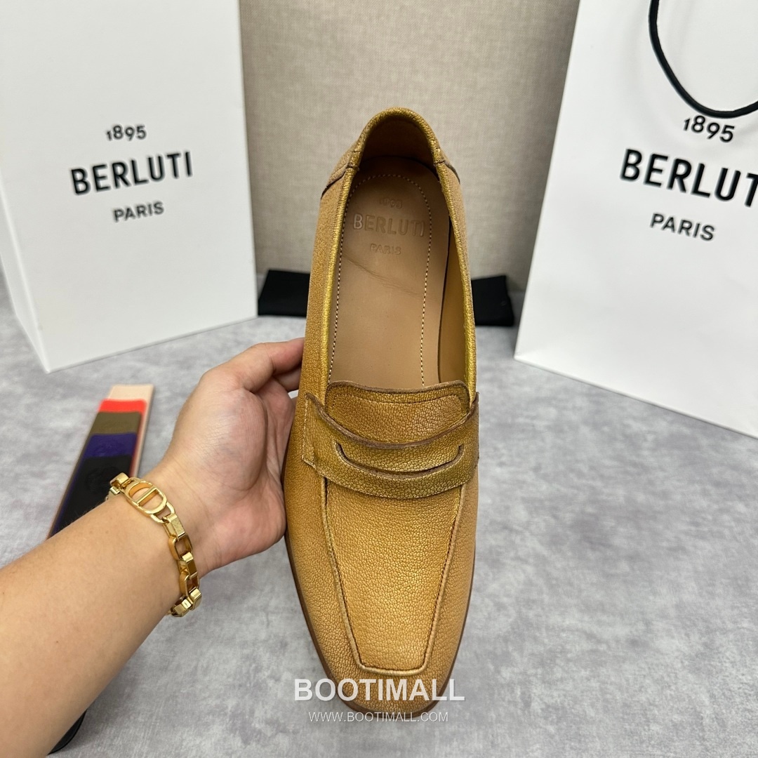 Berluti Lorenzo Goatskin Leather Loafer Shoes with Scritto Rubber Sole Detail 벨루티 로렌조 고트스킨 레더 로퍼 슈즈 2.5cm 5