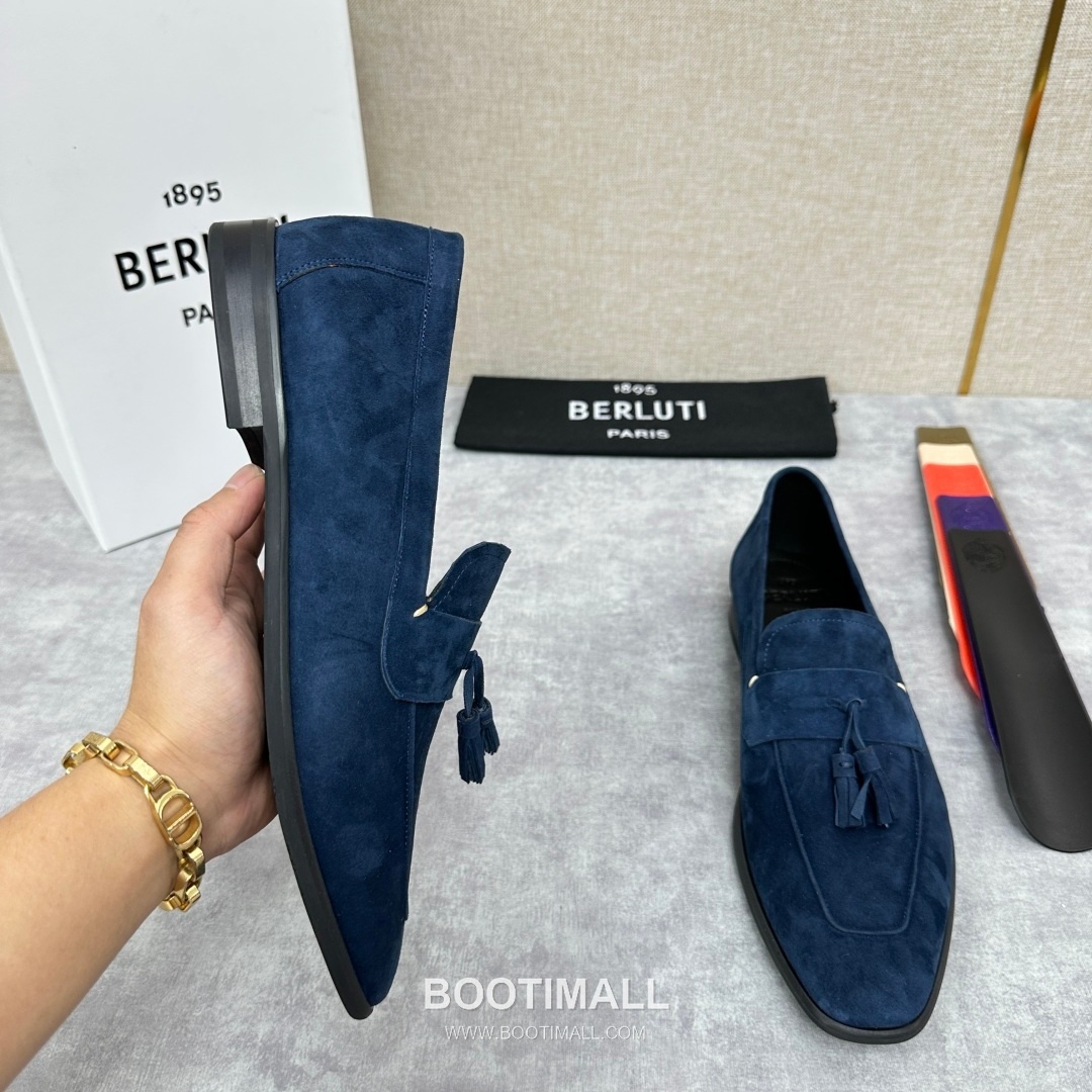 Berluti Lorenzo Suede Calfskin Leather Loafer Shoes with Scritto Rubber Sole Detail 벨루티 로렌조 스웨이드 카프스킨 레더 로퍼 슈즈 2.5cm 4