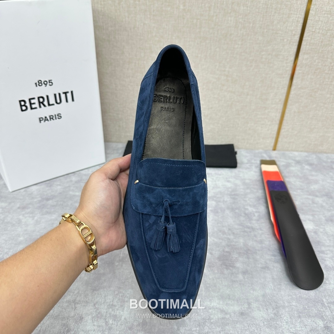 Berluti Lorenzo Suede Calfskin Leather Loafer Shoes with Scritto Rubber Sole Detail 벨루티 로렌조 스웨이드 카프스킨 레더 로퍼 슈즈 2.5cm 5