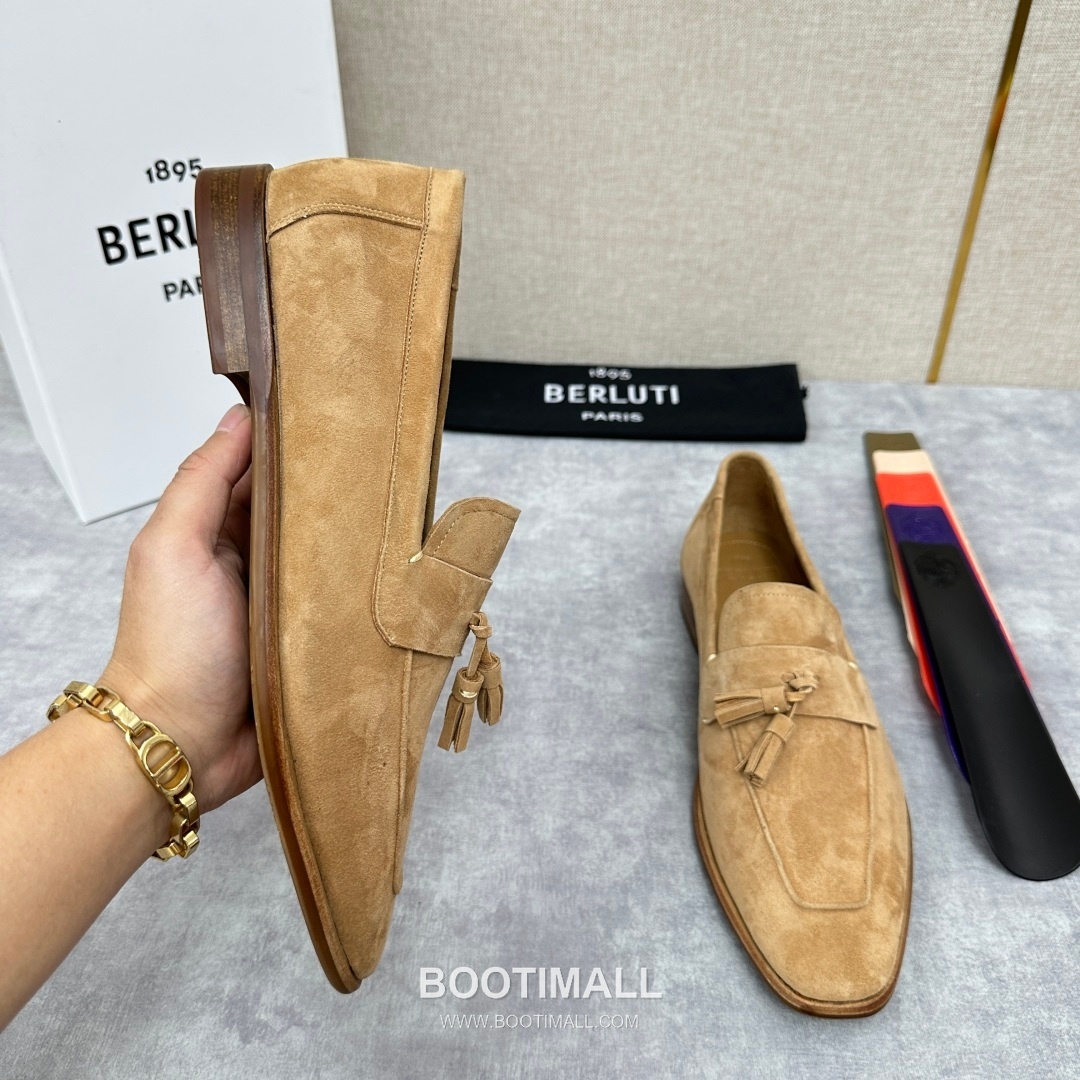Berluti Lorenzo Suede Calfskin Leather Loafer Shoes with Scritto Rubber Sole Detail 벨루티 로렌조 스웨이드 카프스킨 레더 로퍼 슈즈 2.5cm 4
