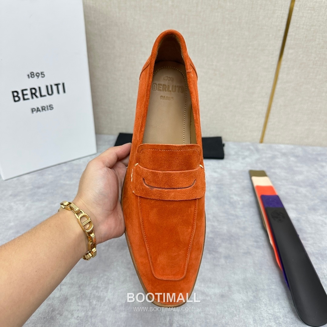 Berluti Lorenzo Suede Calfskin Leather Loafer Shoes with Scritto Rubber Sole Detail 벨루티 로렌조 스웨이드 카프스킨 레더 로퍼 슈즈 2.5cm 5