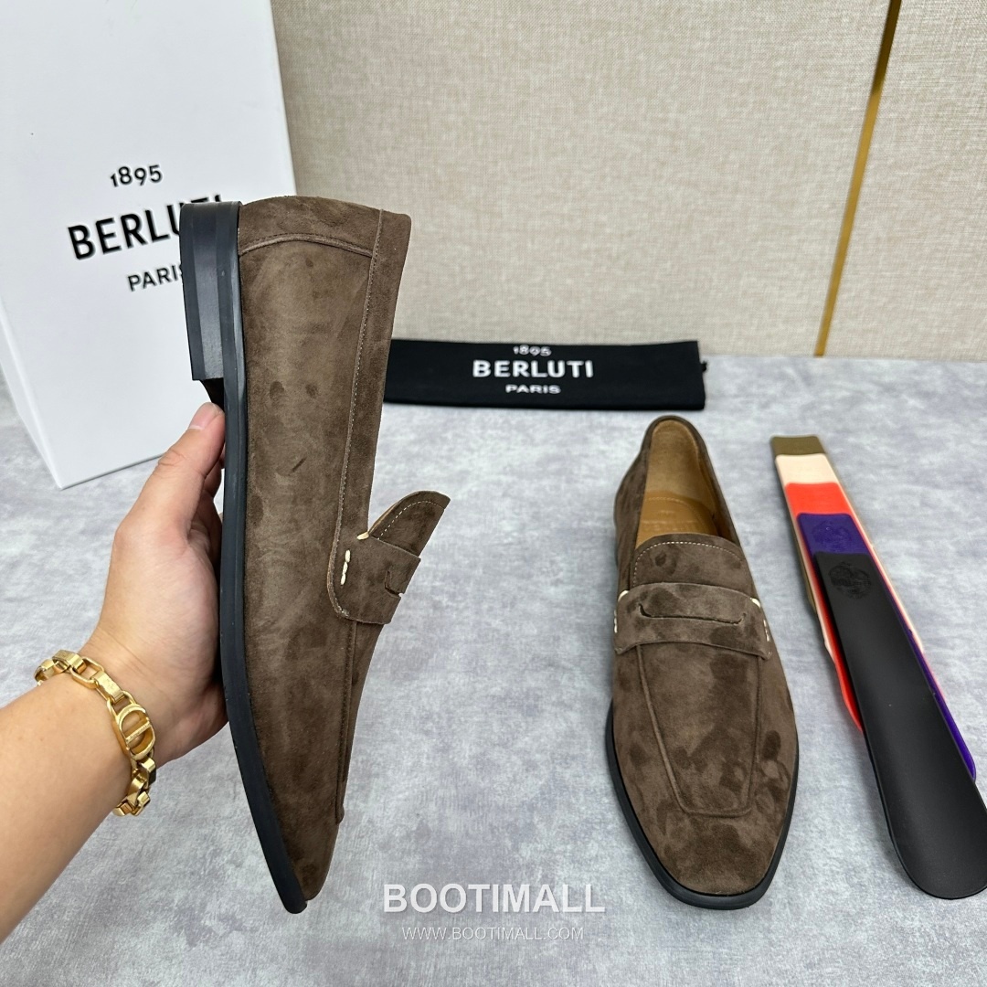 Berluti Lorenzo Suede Calfskin Leather Loafer Shoes with Scritto Rubber Sole Detail 벨루티 로렌조 스웨이드 카프스킨 레더 로퍼 슈즈 2.5cm 4