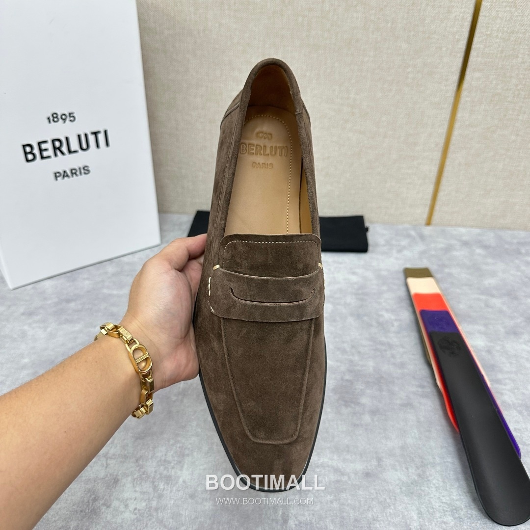 Berluti Lorenzo Suede Calfskin Leather Loafer Shoes with Scritto Rubber Sole Detail 벨루티 로렌조 스웨이드 카프스킨 레더 로퍼 슈즈 2.5cm 5