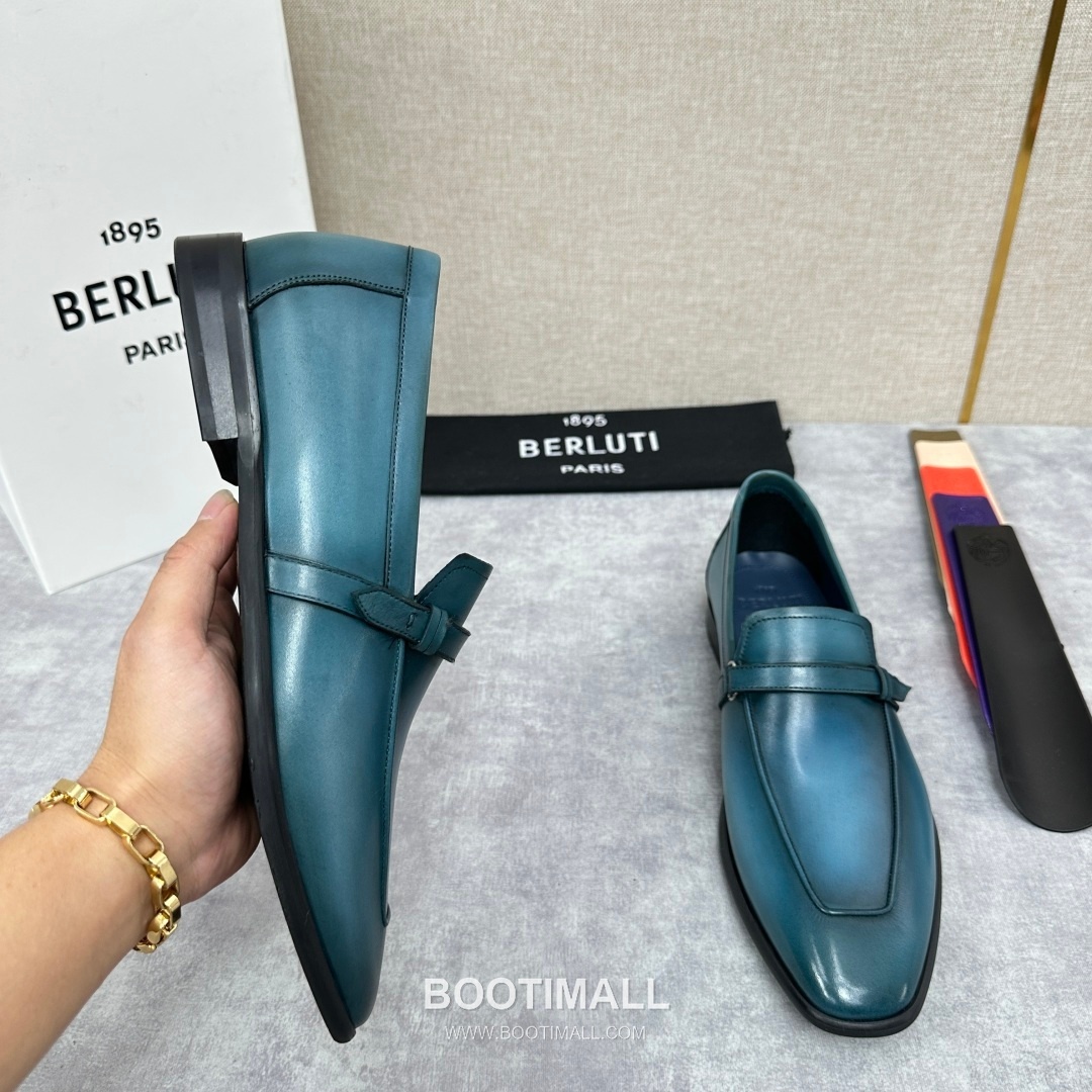 Berluti Lorenzo Calfskin Leather Strap Loafer Shoes with Scritto Rubber Sole Detail 벨루티 로렌조 카프스킨 레더 스트랩 로퍼 슈즈 2.5cm 4