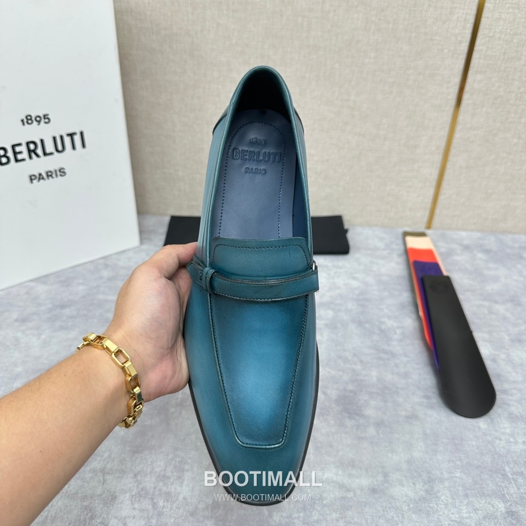 Berluti Lorenzo Calfskin Leather Strap Loafer Shoes with Scritto Rubber Sole Detail 벨루티 로렌조 카프스킨 레더 스트랩 로퍼 슈즈 2.5cm 5