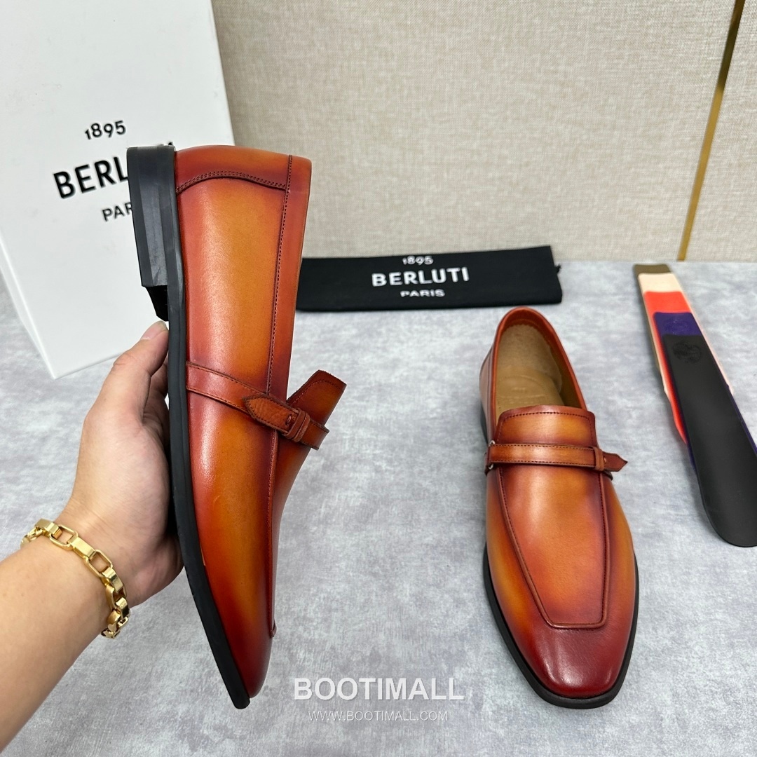 Berluti Lorenzo Calfskin Leather Strap Loafer Shoes with Scritto Rubber Sole Detail 벨루티 로렌조 카프스킨 레더 스트랩 로퍼 슈즈 2.5cm 4