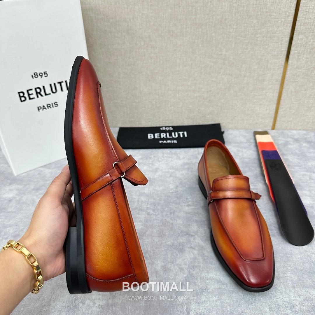 Berluti Lorenzo Calfskin Leather Strap Loafer Shoes with Scritto Rubber Sole Detail 벨루티 로렌조 카프스킨 레더 스트랩 로퍼 슈즈 2.5cm 6