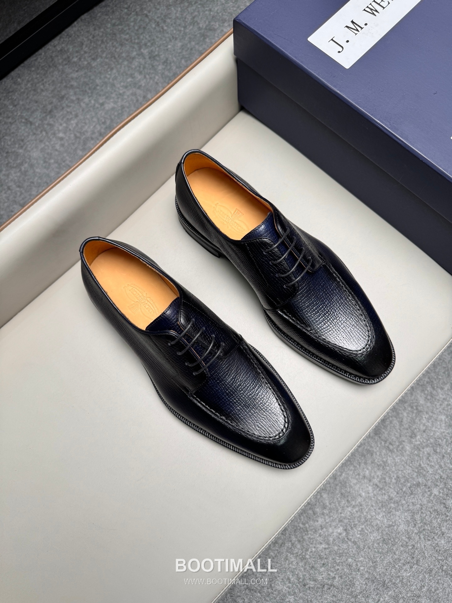 J.M.Weston Classic Calfskin Leather Loafer Shoes with Lightweight Sole Detail 제이엠웨스턴 클래식 카프스킨 레더 로퍼 슈즈 260mm 1