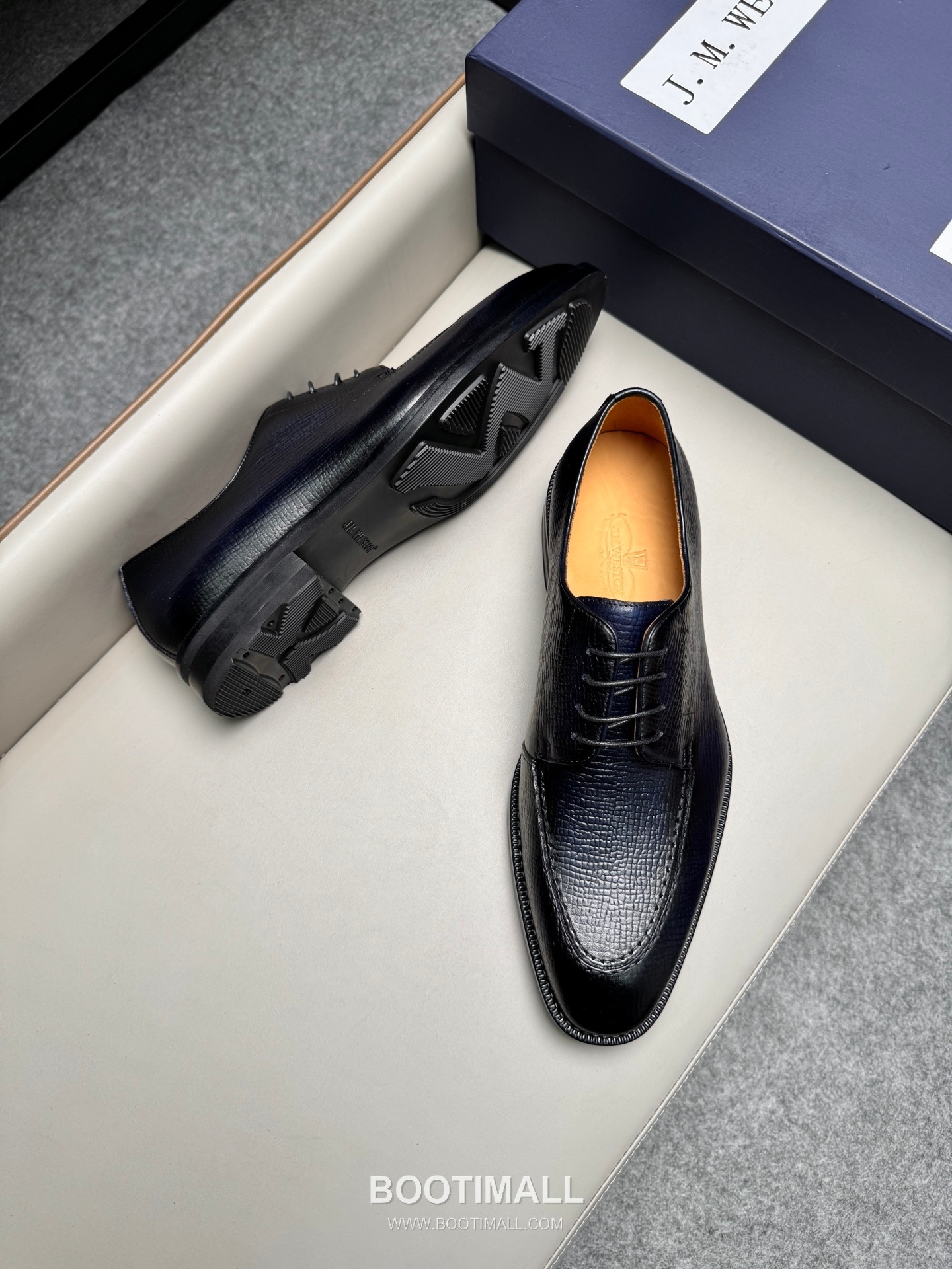 J.M.Weston Classic Calfskin Leather Loafer Shoes with Lightweight Sole Detail 제이엠웨스턴 클래식 카프스킨 레더 로퍼 슈즈 260mm 3