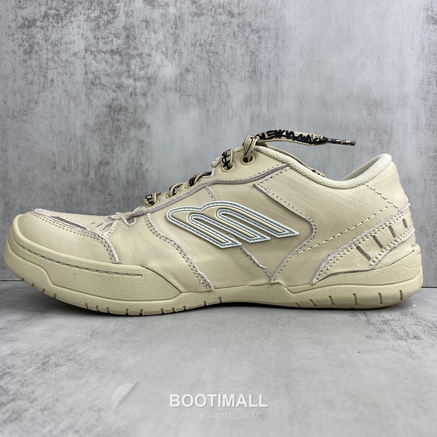 Balenciaga Hampton Leather Low Sneakers with Distressed Stitching Logo Detail 발렌시아가 햄튼 레더 로우 스니커즈 디스트레스드 스티치 로고 디테일 3cm 7