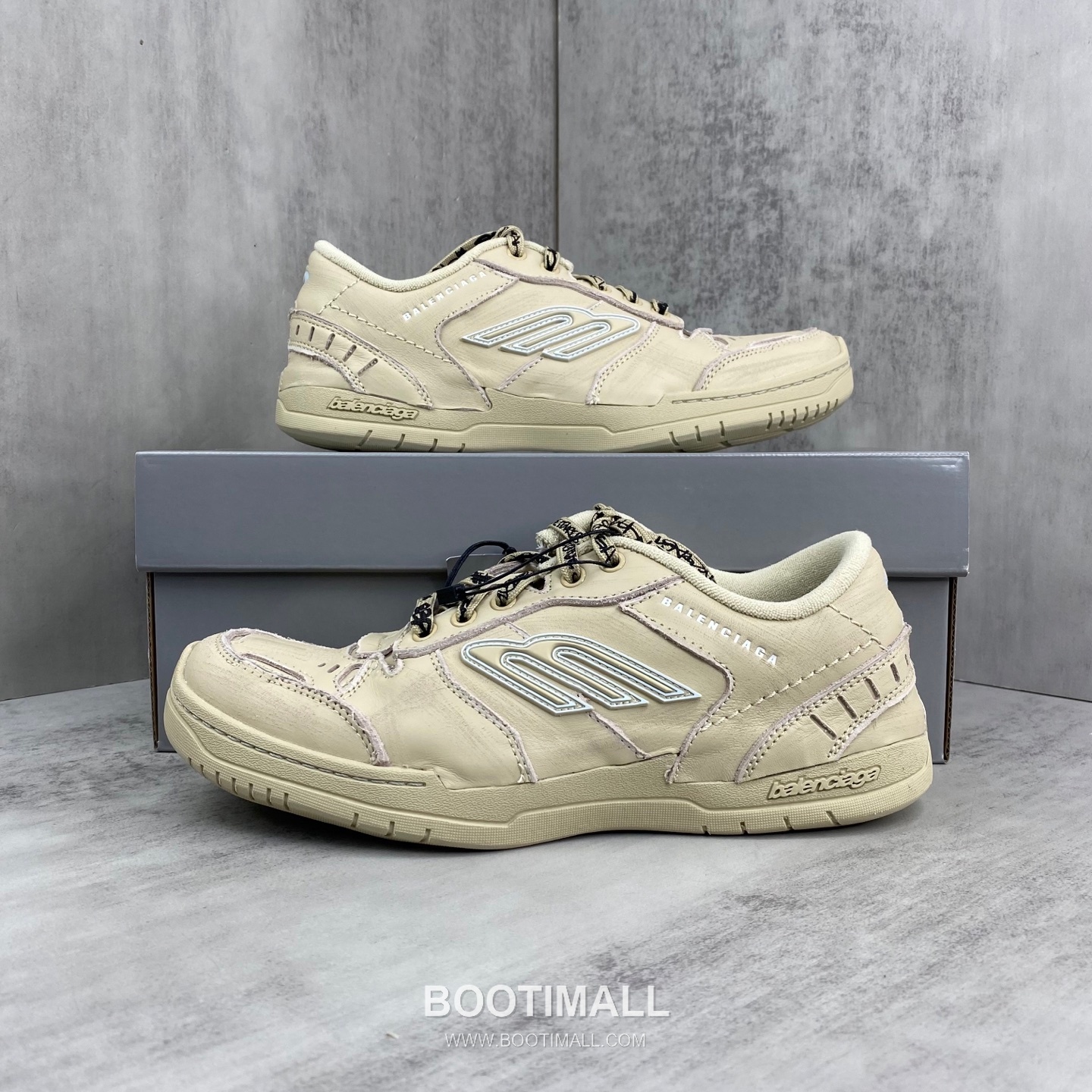 Balenciaga Hampton Leather Low Sneakers with Distressed Stitching Logo Detail 발렌시아가 햄튼 레더 로우 스니커즈 디스트레스드 스티치 로고 디테일 3cm 9