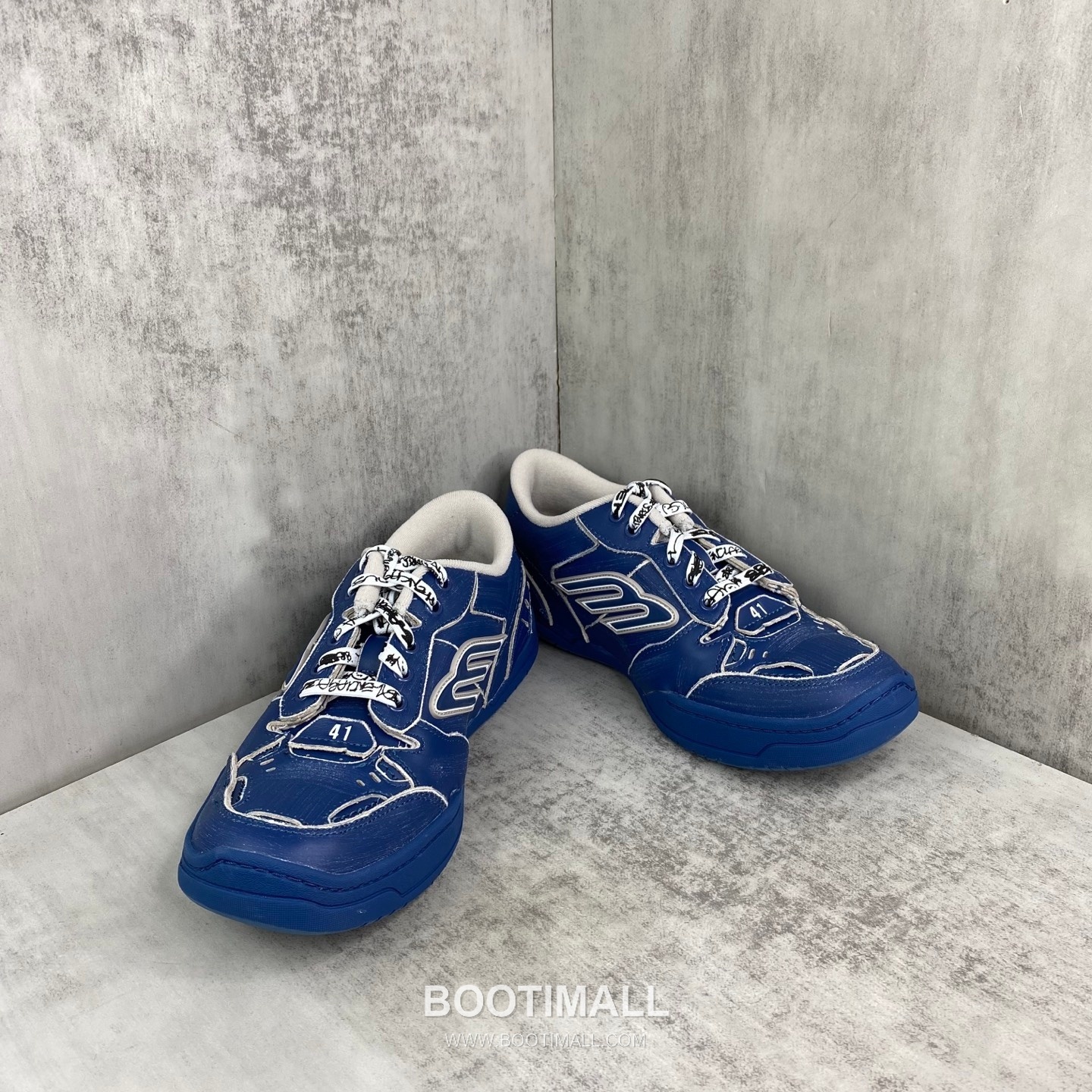 Balenciaga Hampton Leather Low Sneakers with Distressed Stitching Logo Detail 발렌시아가 햄튼 레더 로우 스니커즈 디스트레스드 스티치 로고 디테일 3cm 2