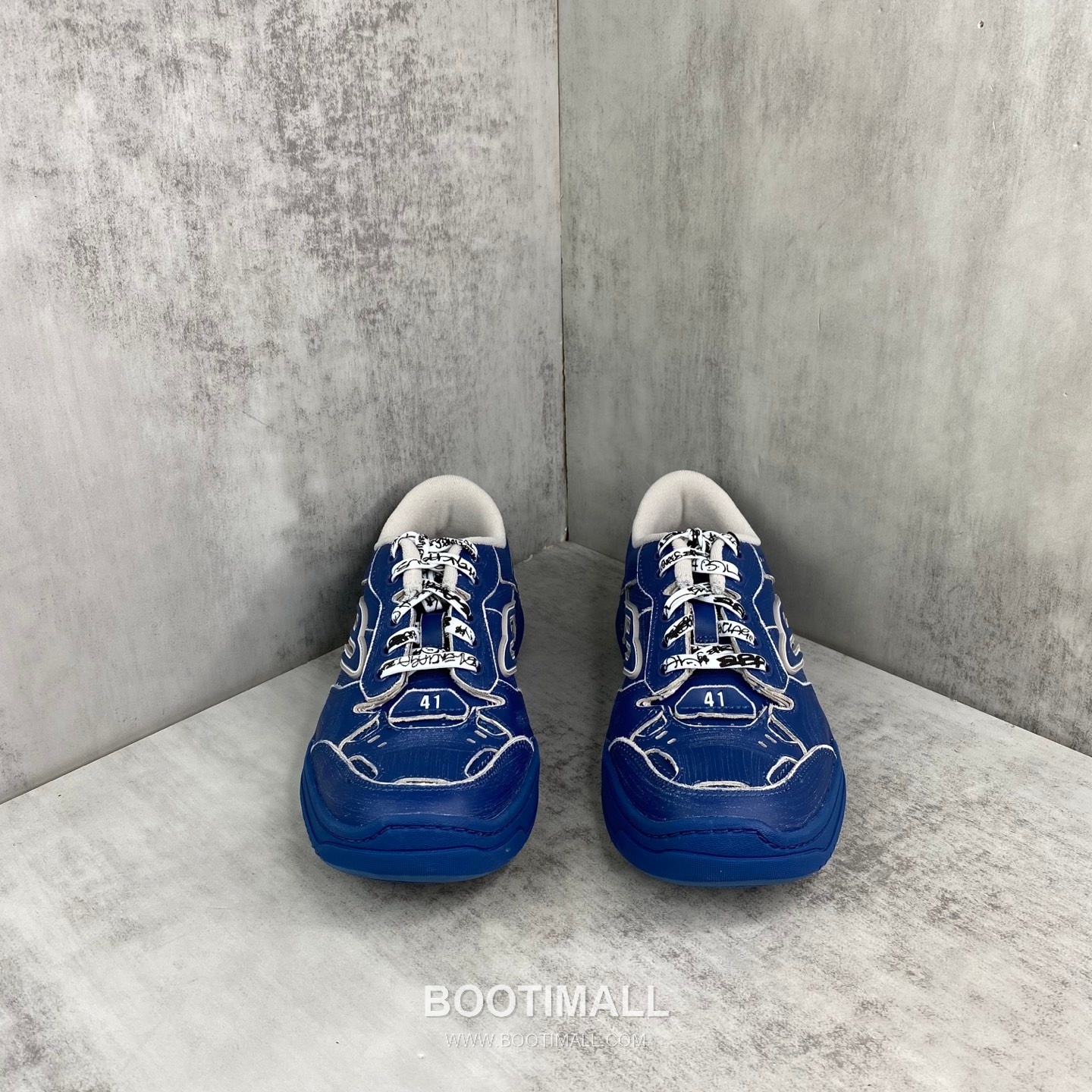 Balenciaga Hampton Leather Low Sneakers with Distressed Stitching Logo Detail 발렌시아가 햄튼 레더 로우 스니커즈 디스트레스드 스티치 로고 디테일 3cm 4