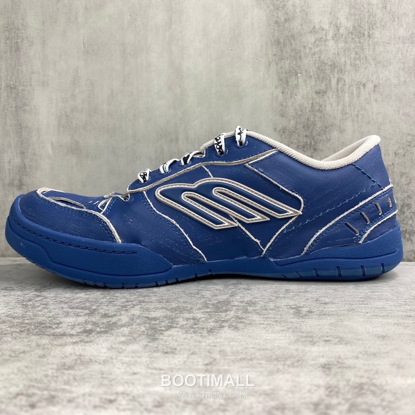 Balenciaga Hampton Leather Low Sneakers with Distressed Stitching Logo Detail 발렌시아가 햄튼 레더 로우 스니커즈 디스트레스드 스티치 로고 디테일 3cm 7